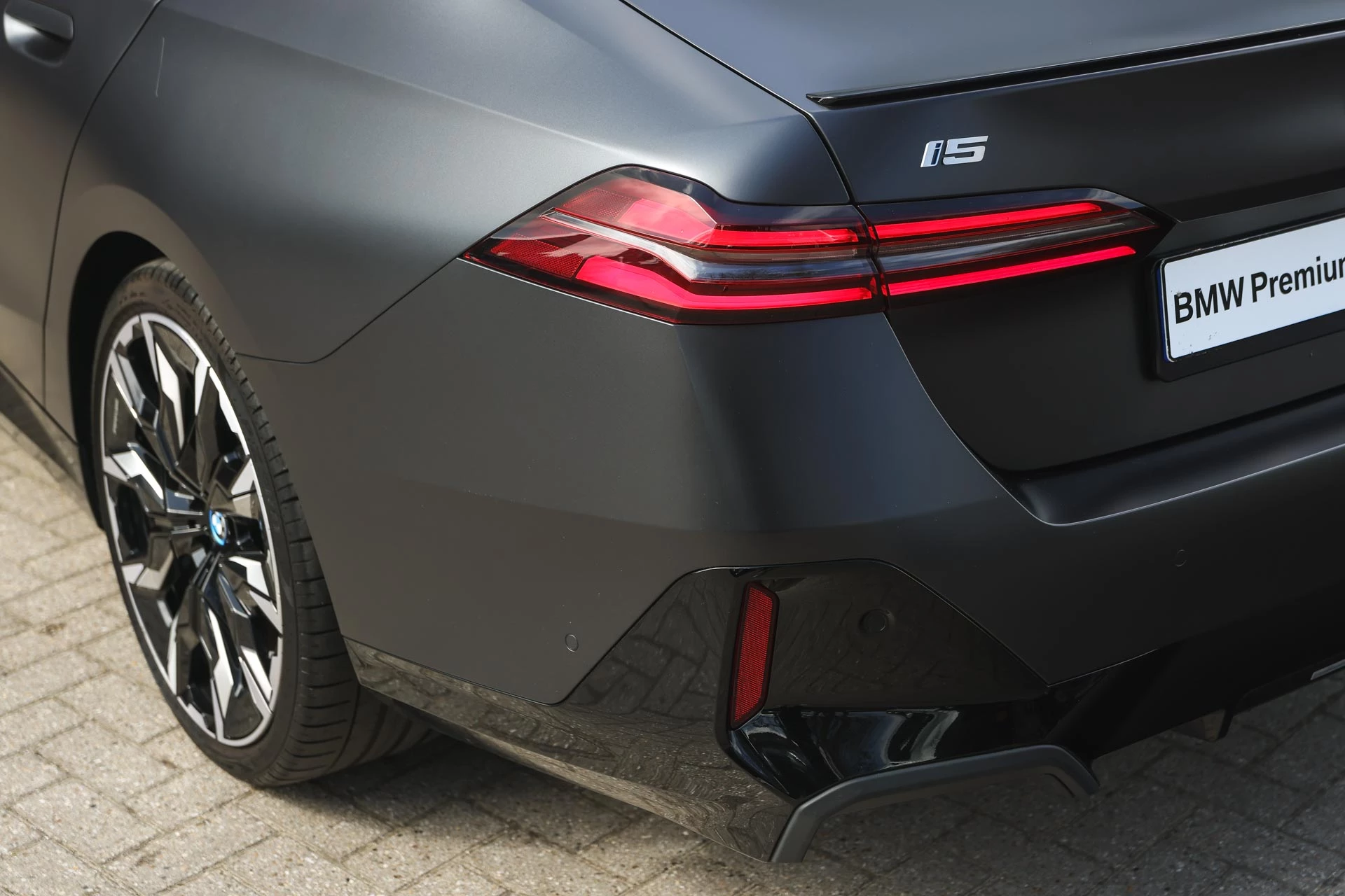 Hoofdafbeelding BMW i5