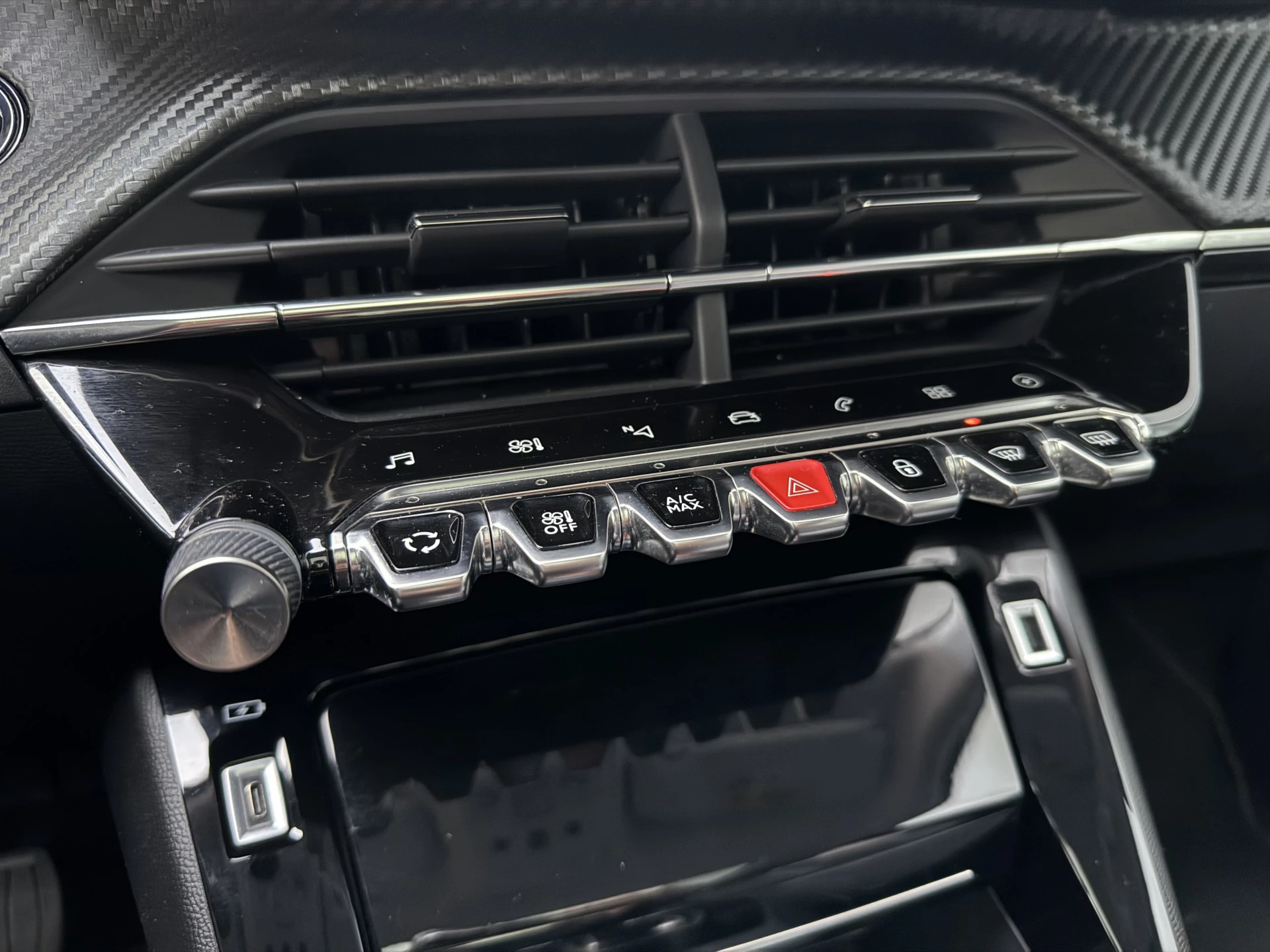 Hoofdafbeelding Peugeot e-2008