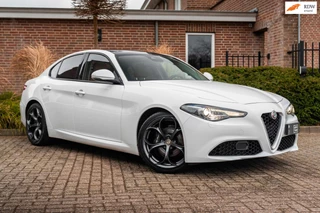 Hoofdafbeelding Alfa Romeo Giulia Alfa Romeo Giulia 2.0T Super 200 PK Aut. Pano Keyless Half/Leder Xenon 19''