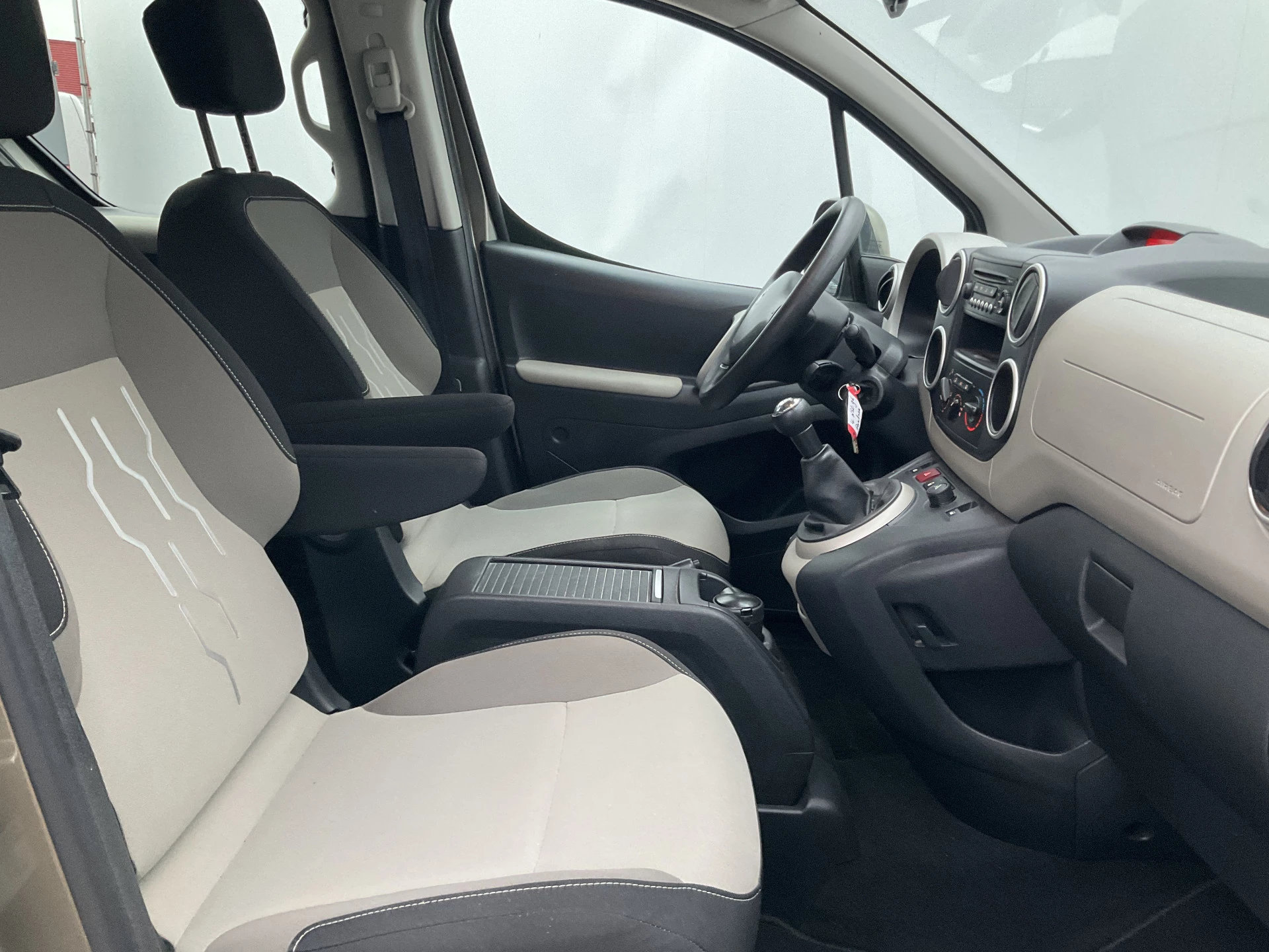 Hoofdafbeelding Peugeot Partner