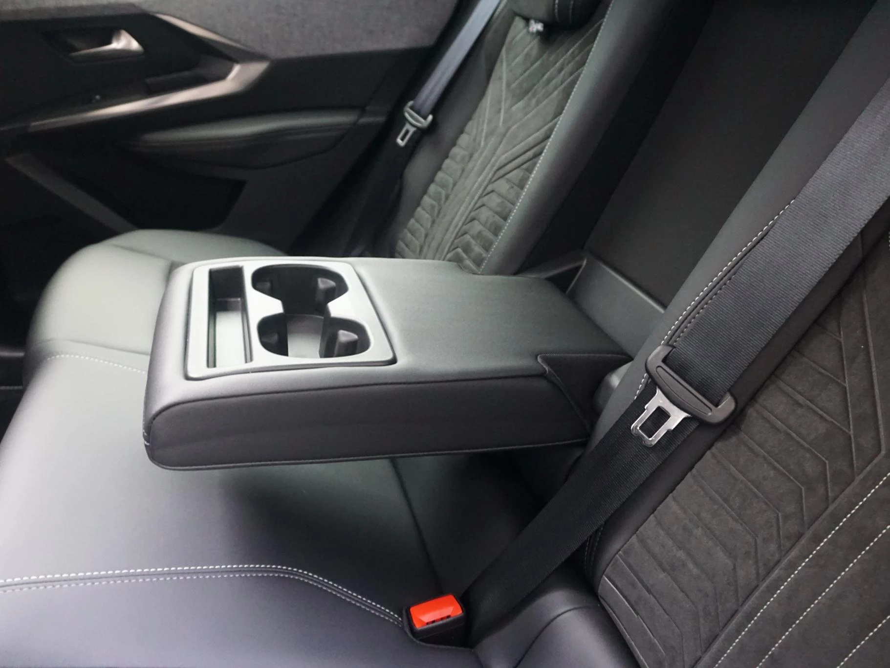 Hoofdafbeelding Peugeot e-3008