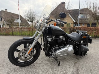 Harley-Davidson Street Bob Softail Dyna