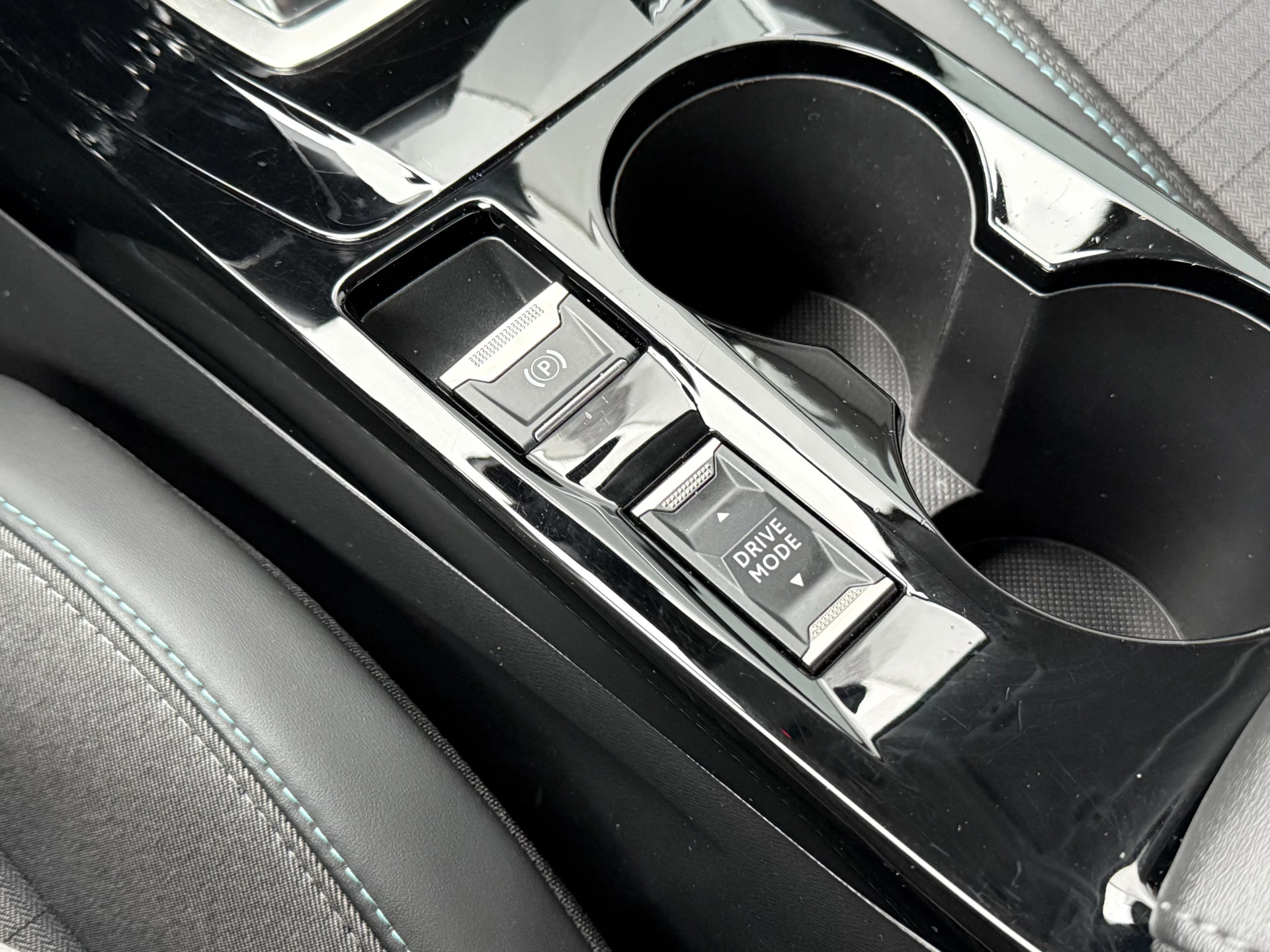 Hoofdafbeelding Peugeot e-208