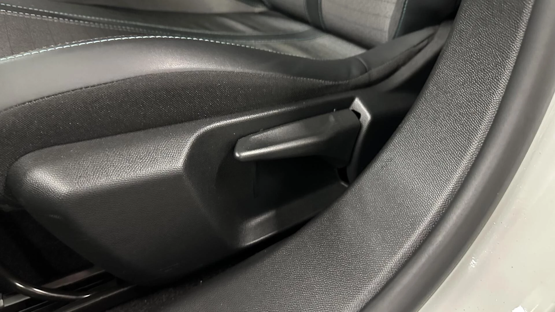 Hoofdafbeelding Peugeot e-2008