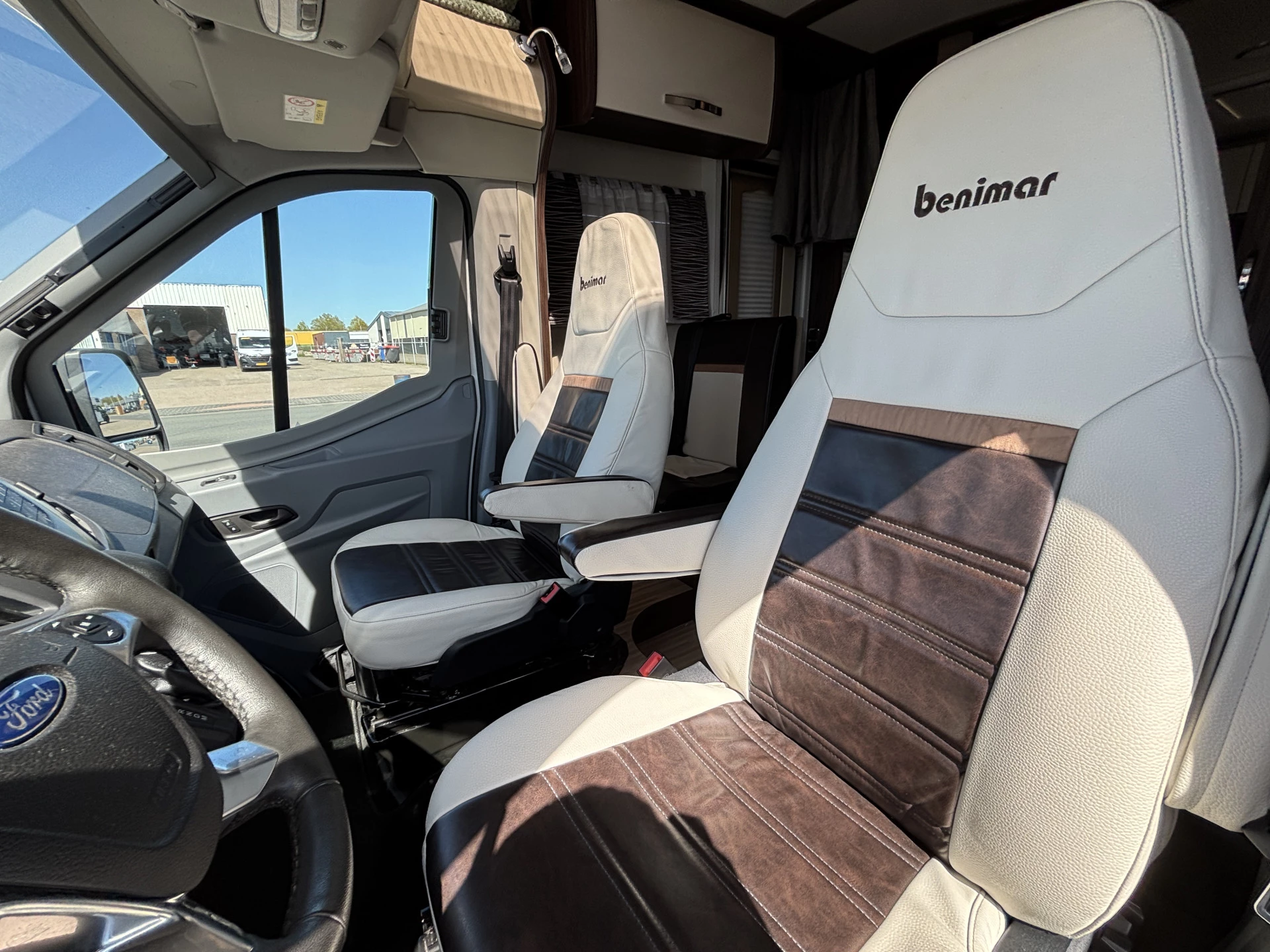 Hoofdafbeelding Benimar TESSORO 497 Automaat / Queensbed / Elektrische Hefbed / Leer / Constructsloten