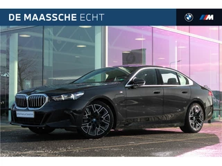 BMW 5 Serie 530e M Sport Automaat / Panoramadak / Trekhaak / Stoelventilatie / Parking Assistant Professional / Adaptieve LED / Comfort Access