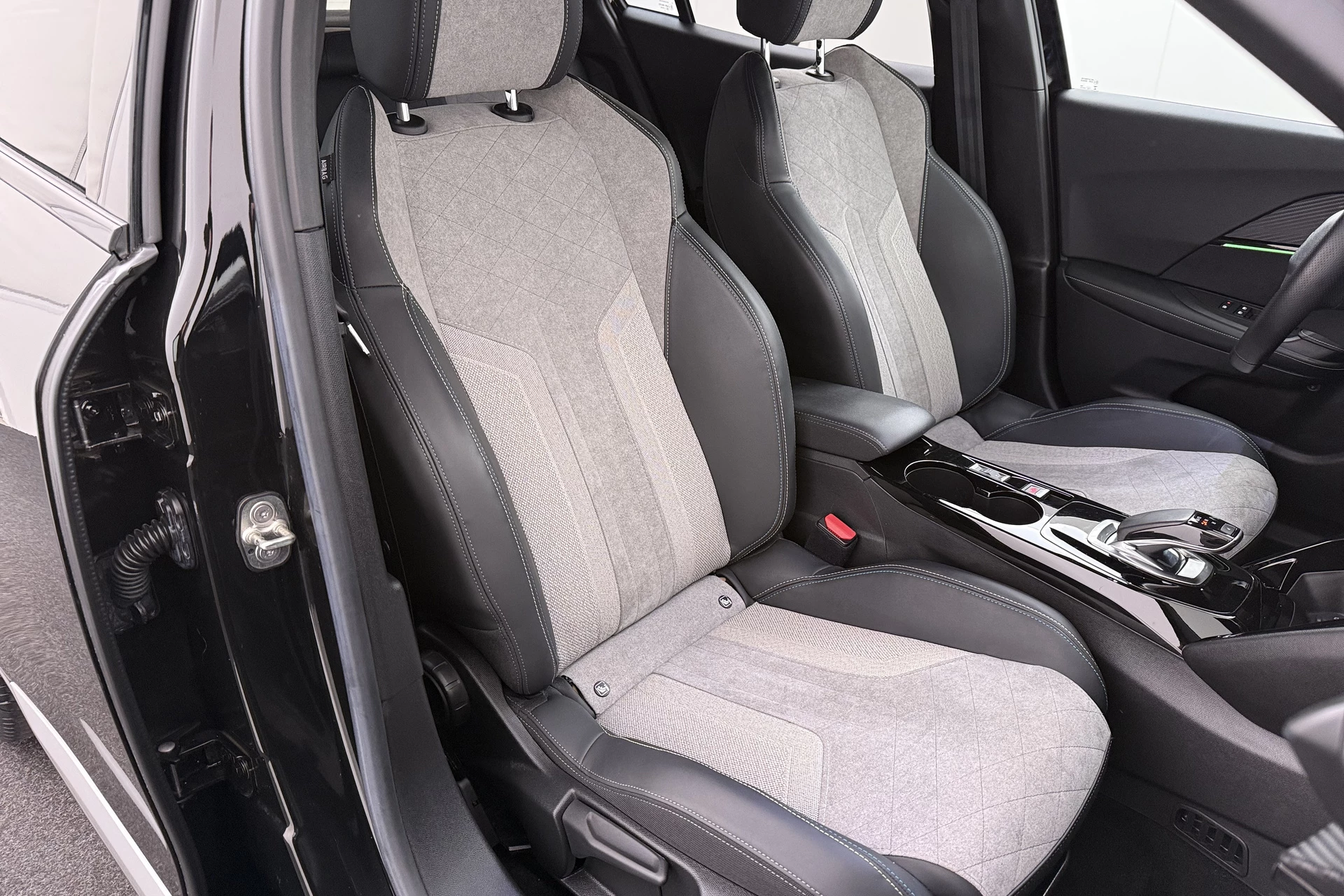 Hoofdafbeelding Peugeot e-2008