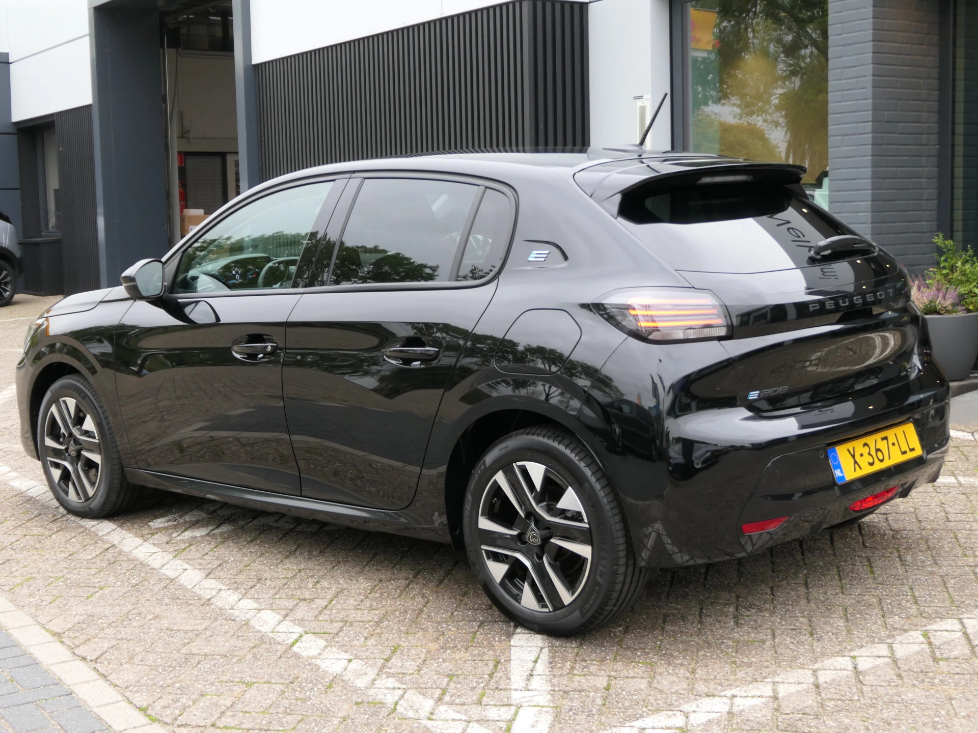 Hoofdafbeelding Peugeot e-208