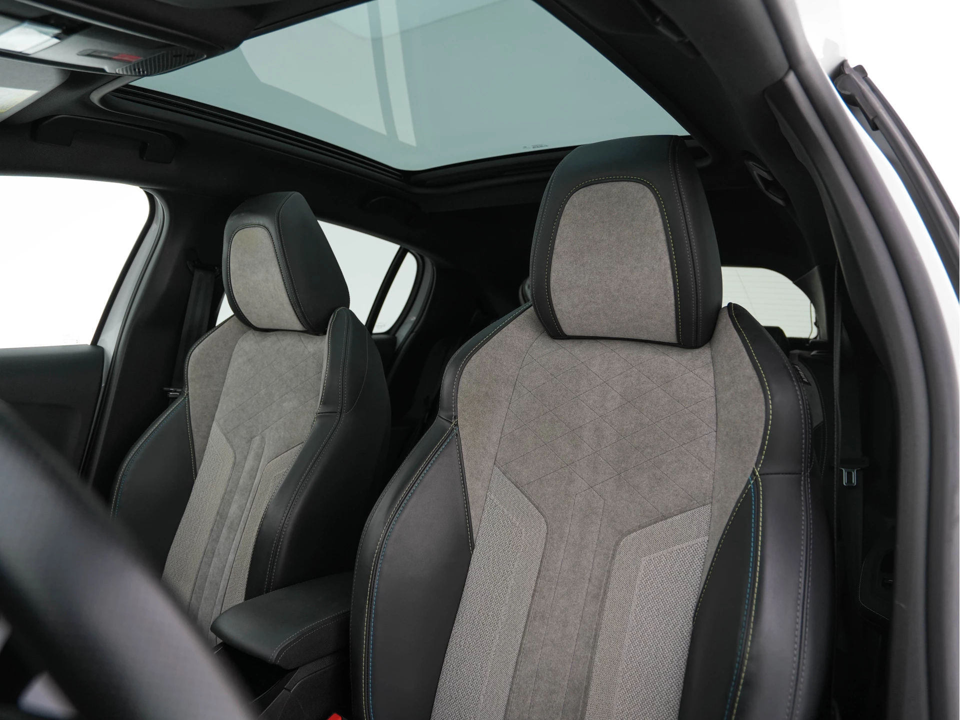 Hoofdafbeelding Peugeot e-208