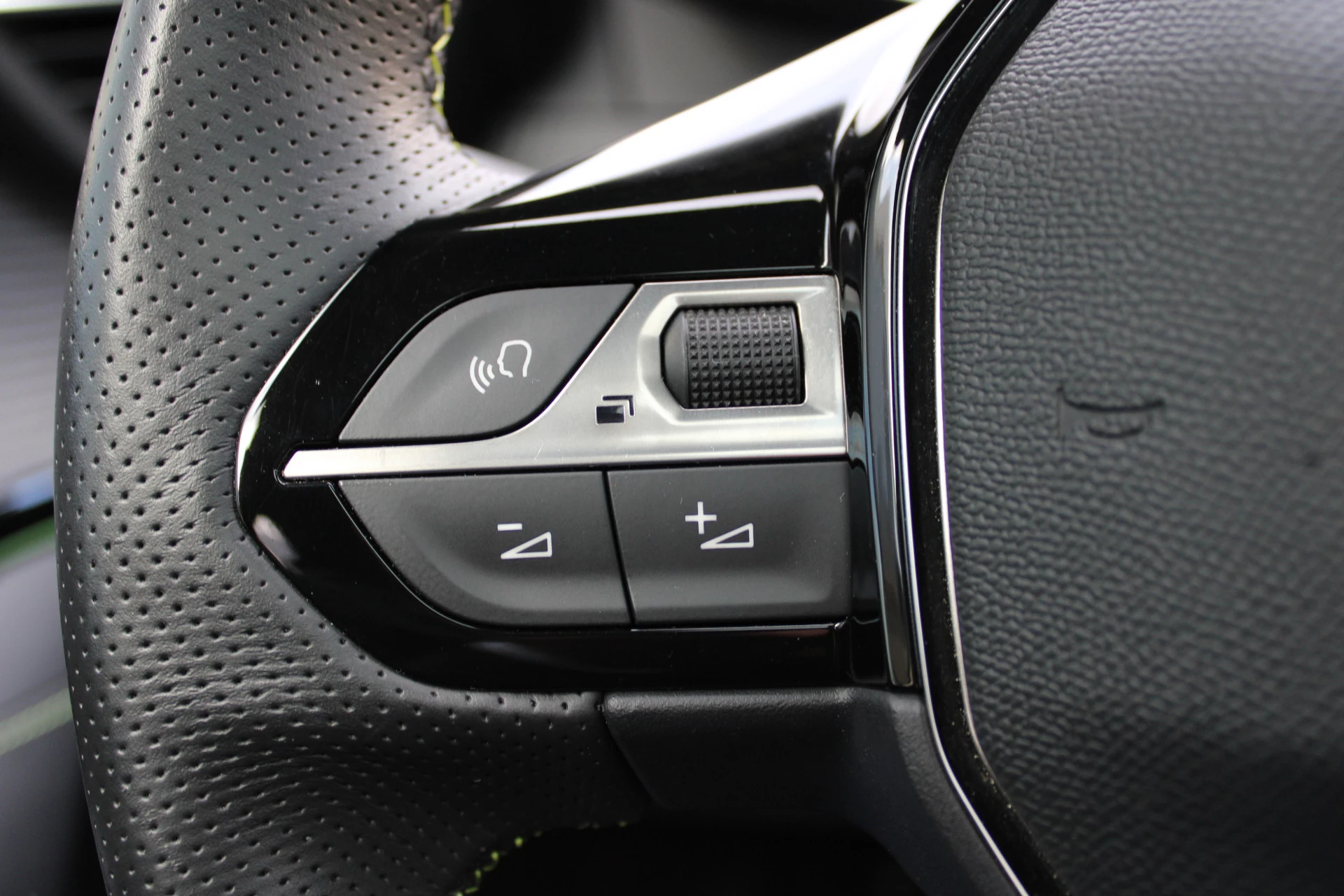 Hoofdafbeelding Peugeot e-208