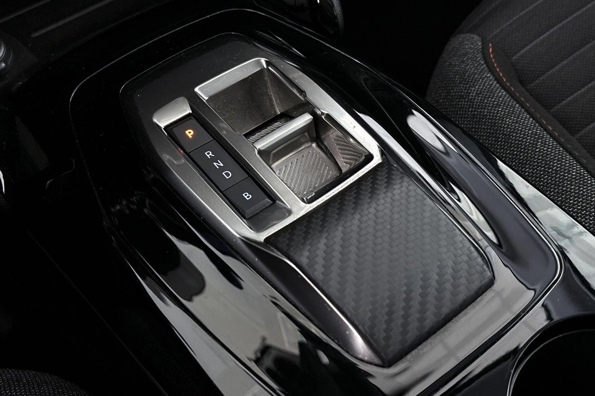 Hoofdafbeelding Peugeot e-208