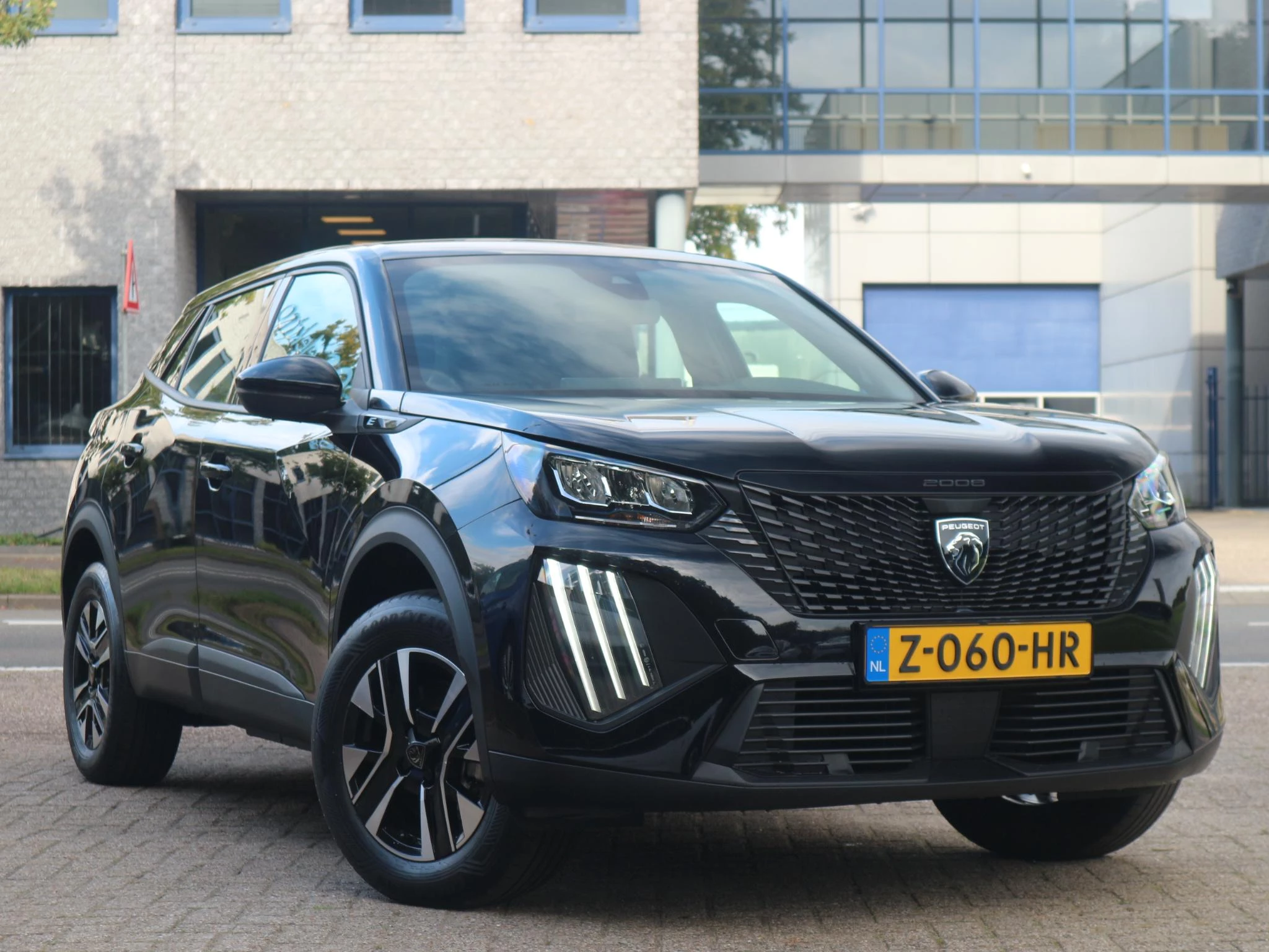 Hoofdafbeelding Peugeot e-2008