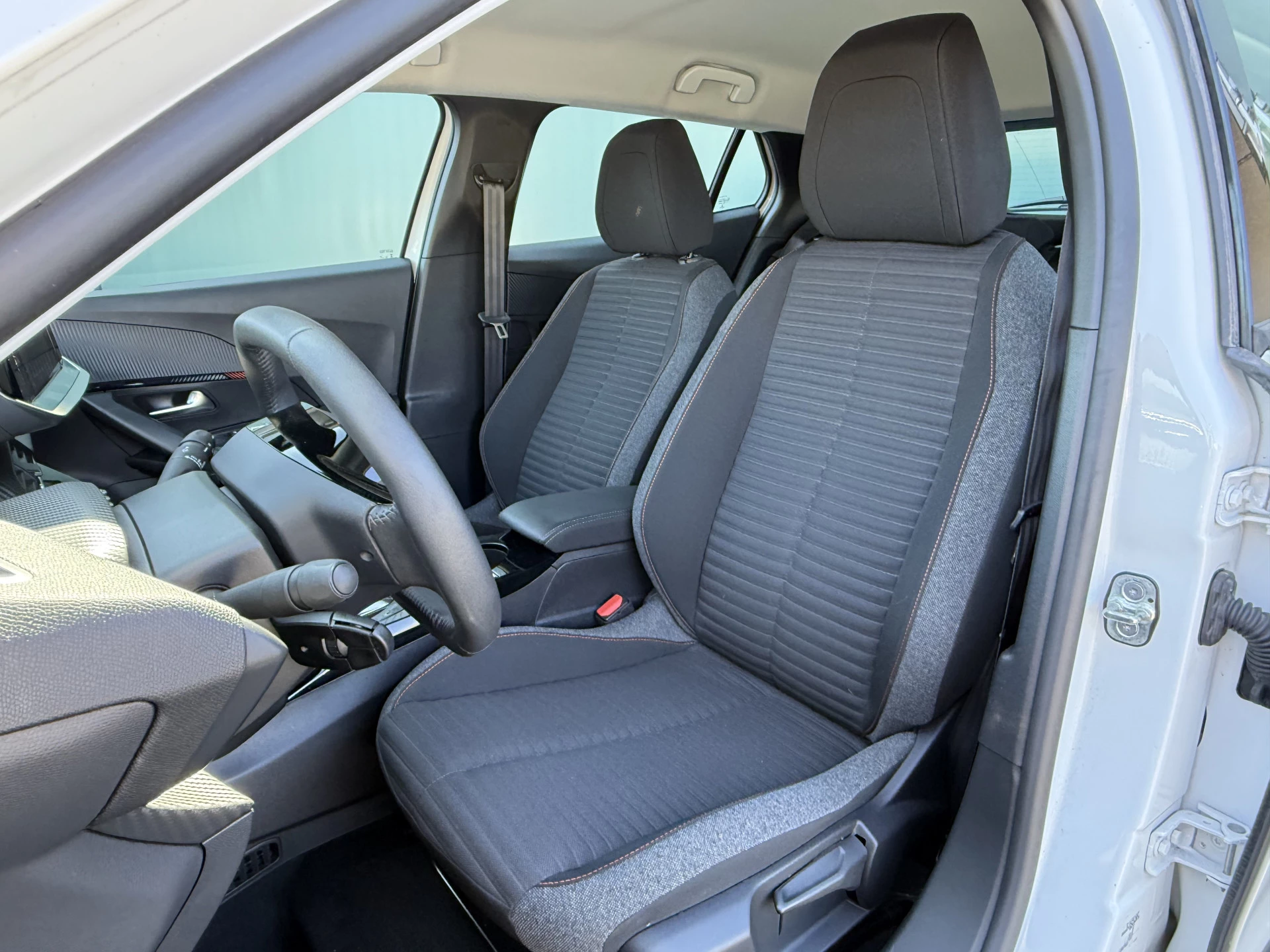 Hoofdafbeelding Peugeot e-2008