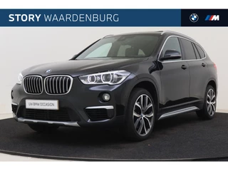 BMW X1 sDrive20i High Executive xLine Automaat / Panoramadak / Sportstoelen / Stoelverwarming / LED / Harman Kardon / Navigatie Plus / Active Cruise Control