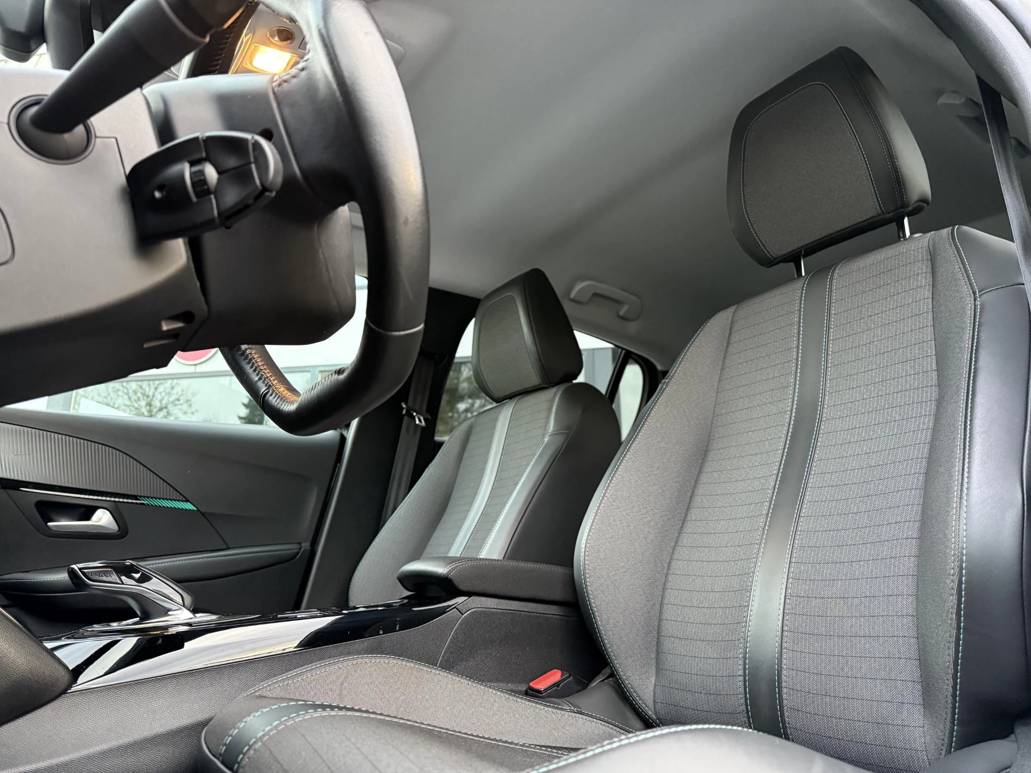 Hoofdafbeelding Peugeot e-208