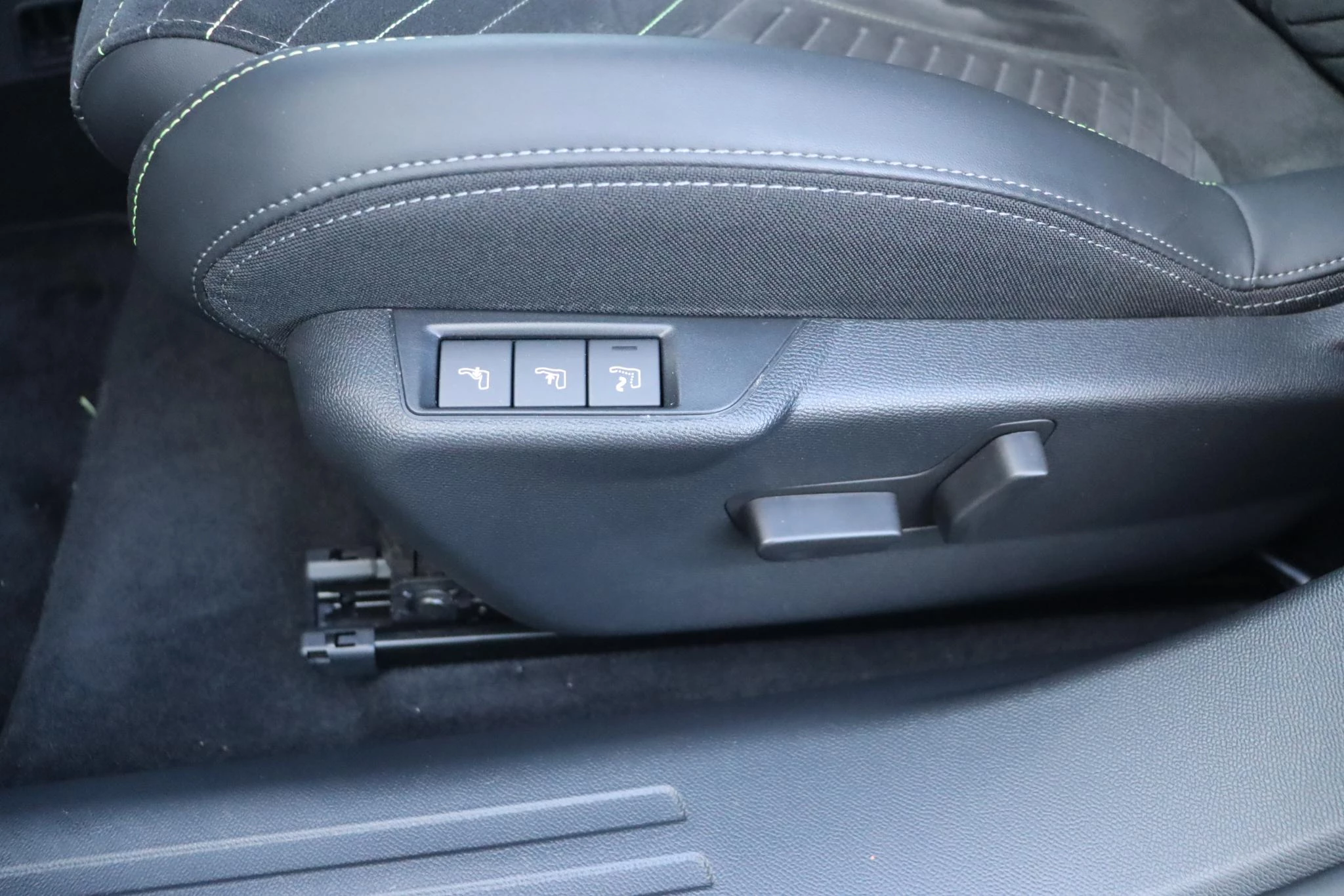 Hoofdafbeelding Peugeot e-2008