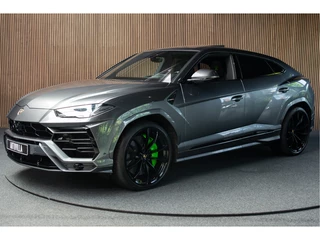 Hoofdafbeelding Lamborghini Urus Lamborghini Urus 4.0 V8 HUD Panodak Leer ACC Ceramic Akrapovic Keyless 360 Camera B&O Massage Alcantara hemel Elektr. achterklep Elektr. verstelbare stoelen met memory Afneemb. trekhaak Softclose Achterasbesturing Elektr. verstelbare stuurwiel Navi Stoelverwarming voor & achter Stuurverwarming Stoelventilatie PDC LM ve