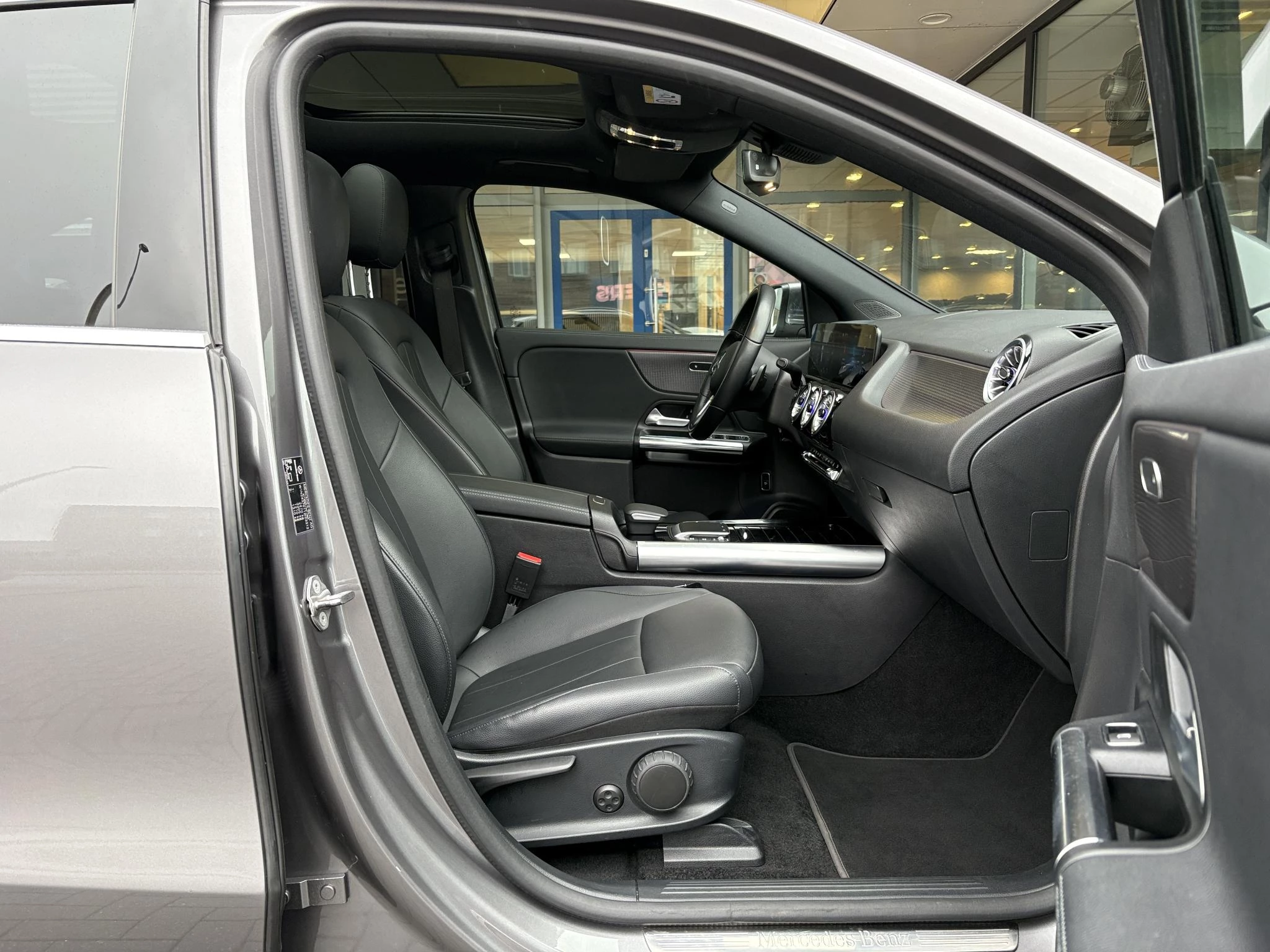 Hoofdafbeelding Mercedes-Benz EQA