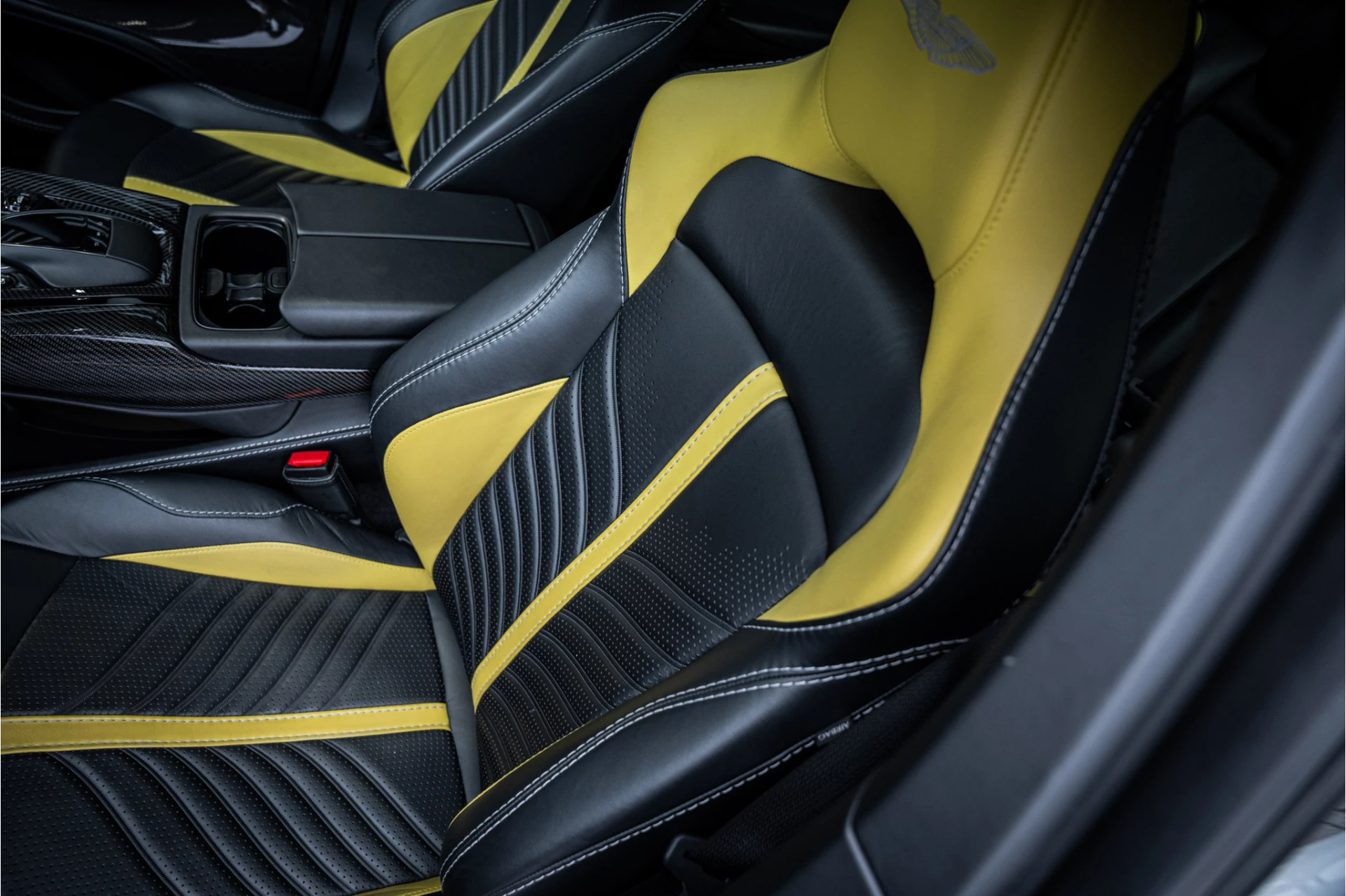 Hoofdafbeelding Aston Martin DBX