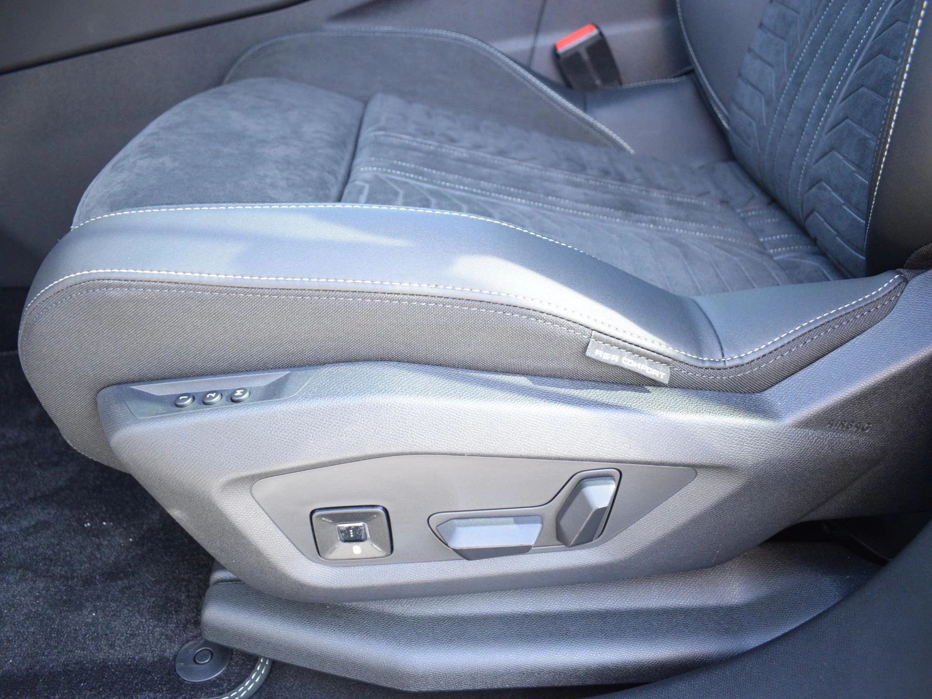 Hoofdafbeelding Peugeot e-3008