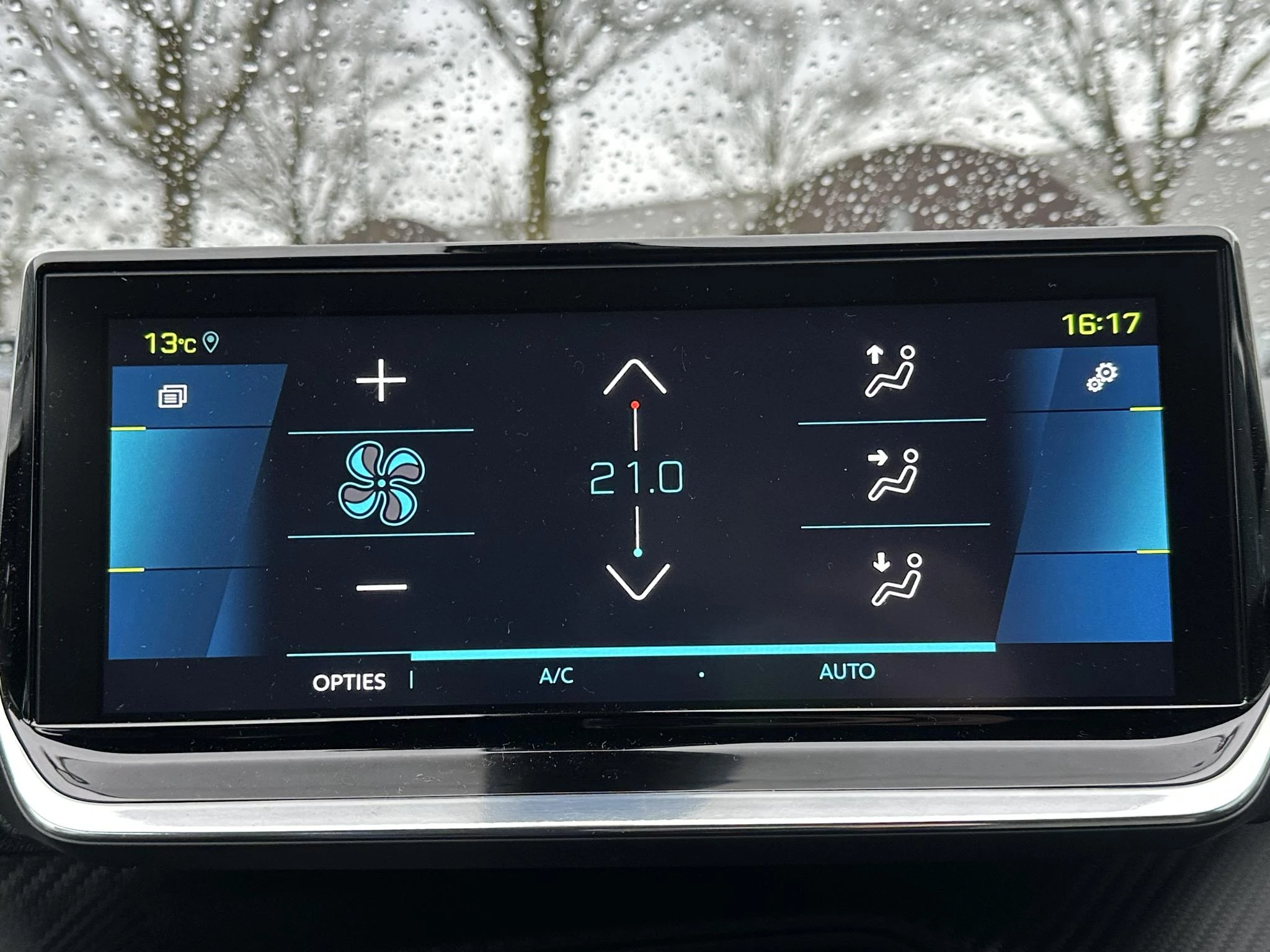 Hoofdafbeelding Peugeot e-2008