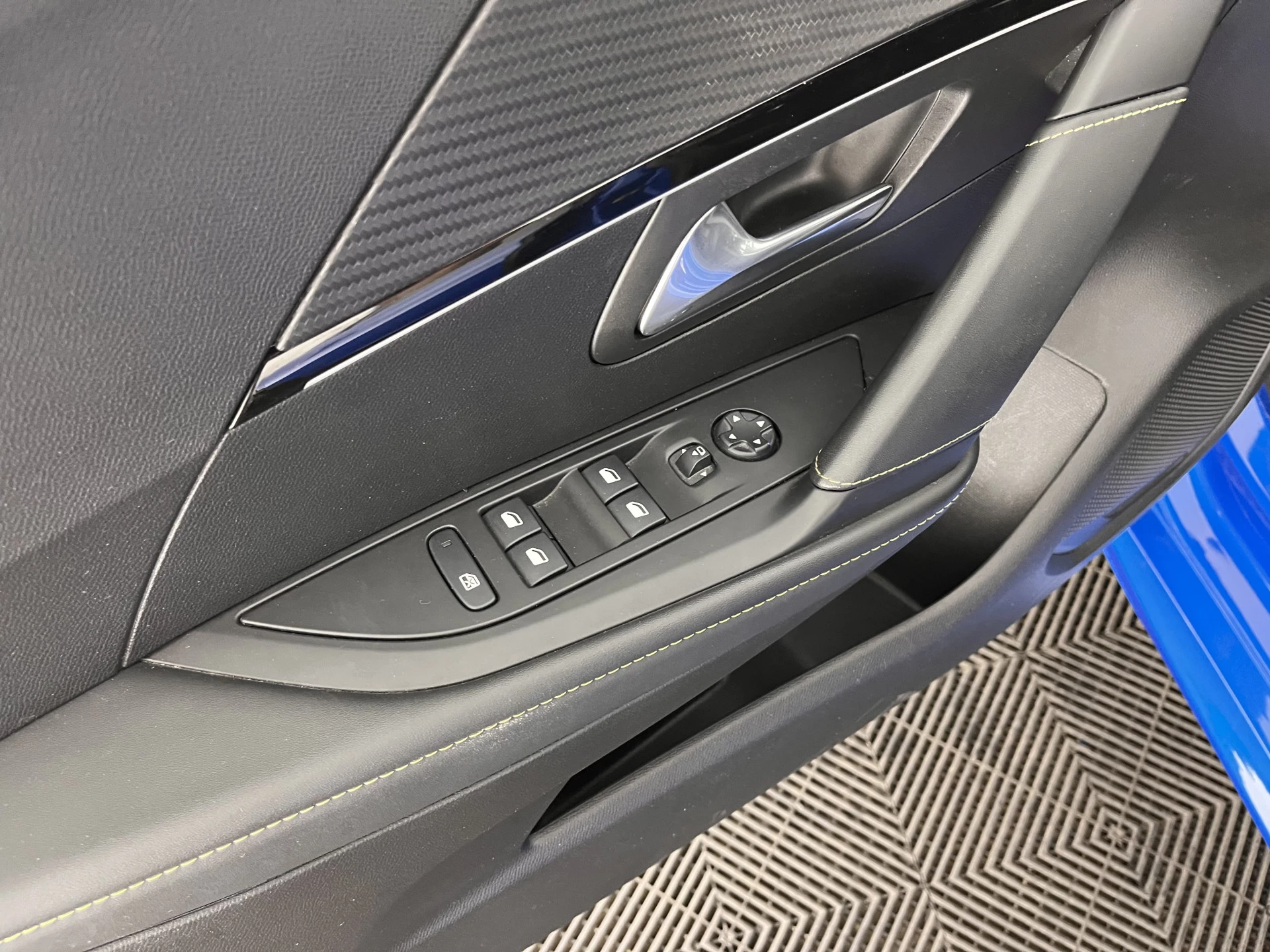 Hoofdafbeelding Peugeot e-208
