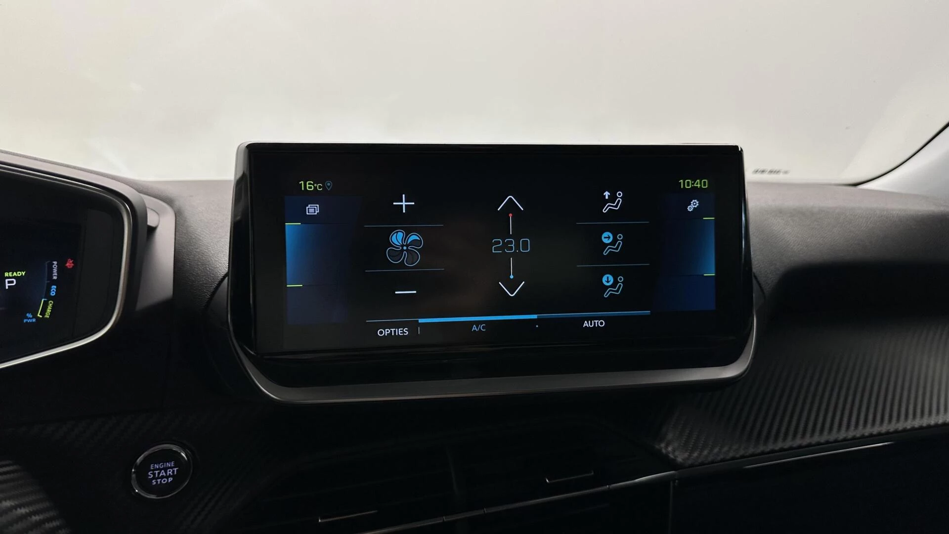 Hoofdafbeelding Peugeot e-2008