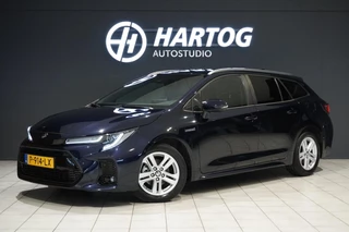 Hoofdafbeelding Toyota Corolla Toyota Corolla 1.8 Hybrid Style + DODEHOEK / STUURVERWARMING / VOORRUITVERWARMING