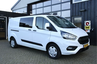 Hoofdafbeelding Ford Transit Custom Ford Transit Custom 320 2.0 TDCI L2H1 130 PK Trend Dubbel Cabine Automaat | CarPlay | Cruise | Trekhaak | Navi | Camera