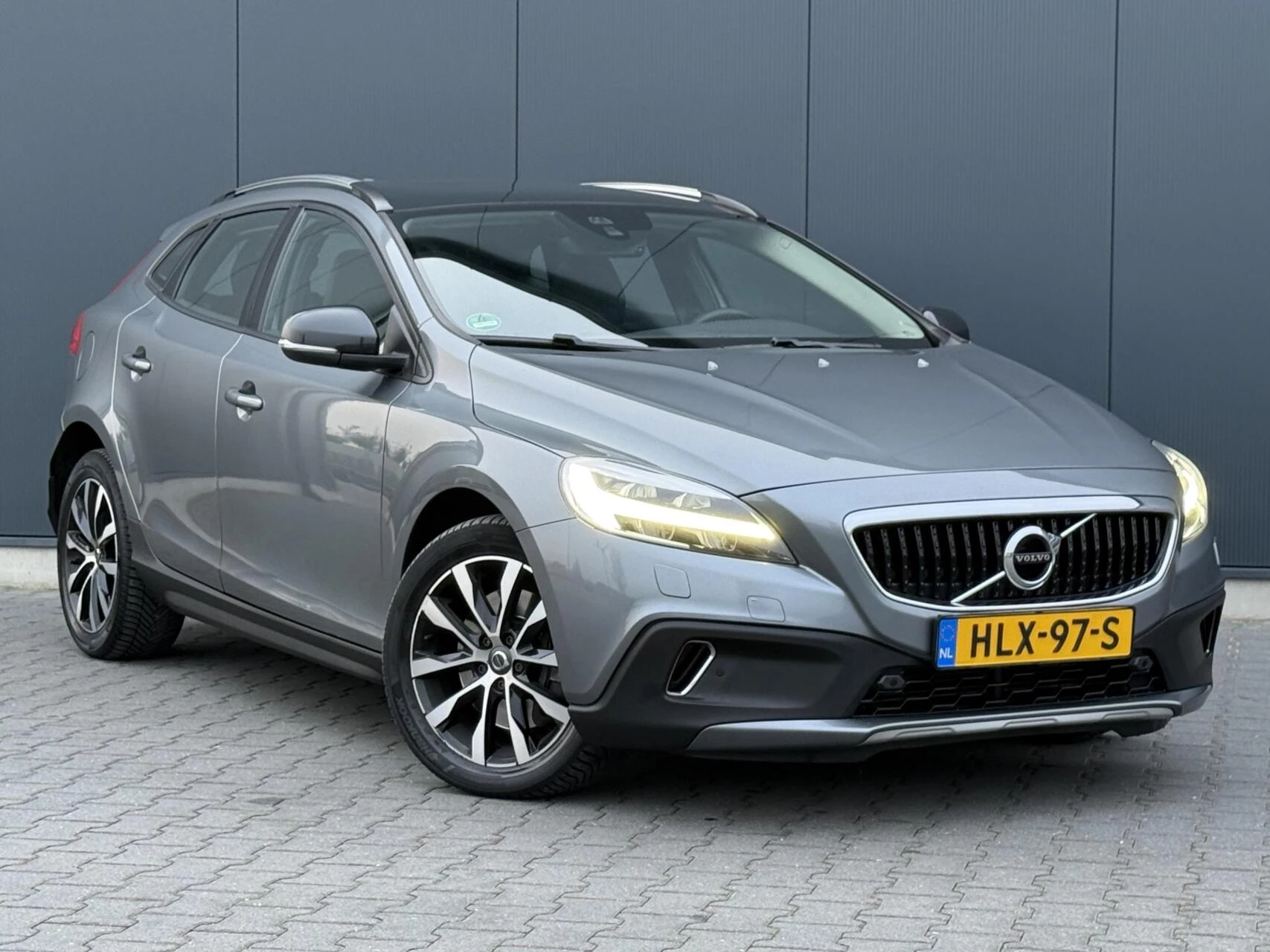 Hoofdafbeelding Volvo V40