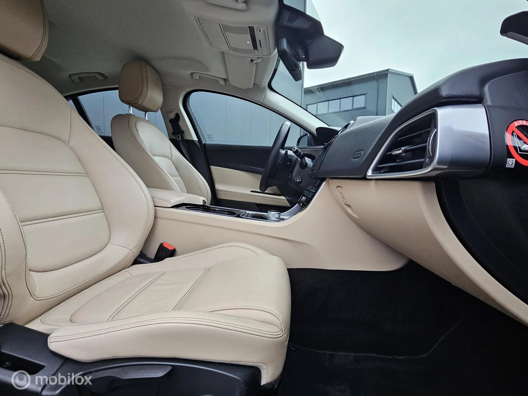 Hoofdafbeelding Jaguar XE