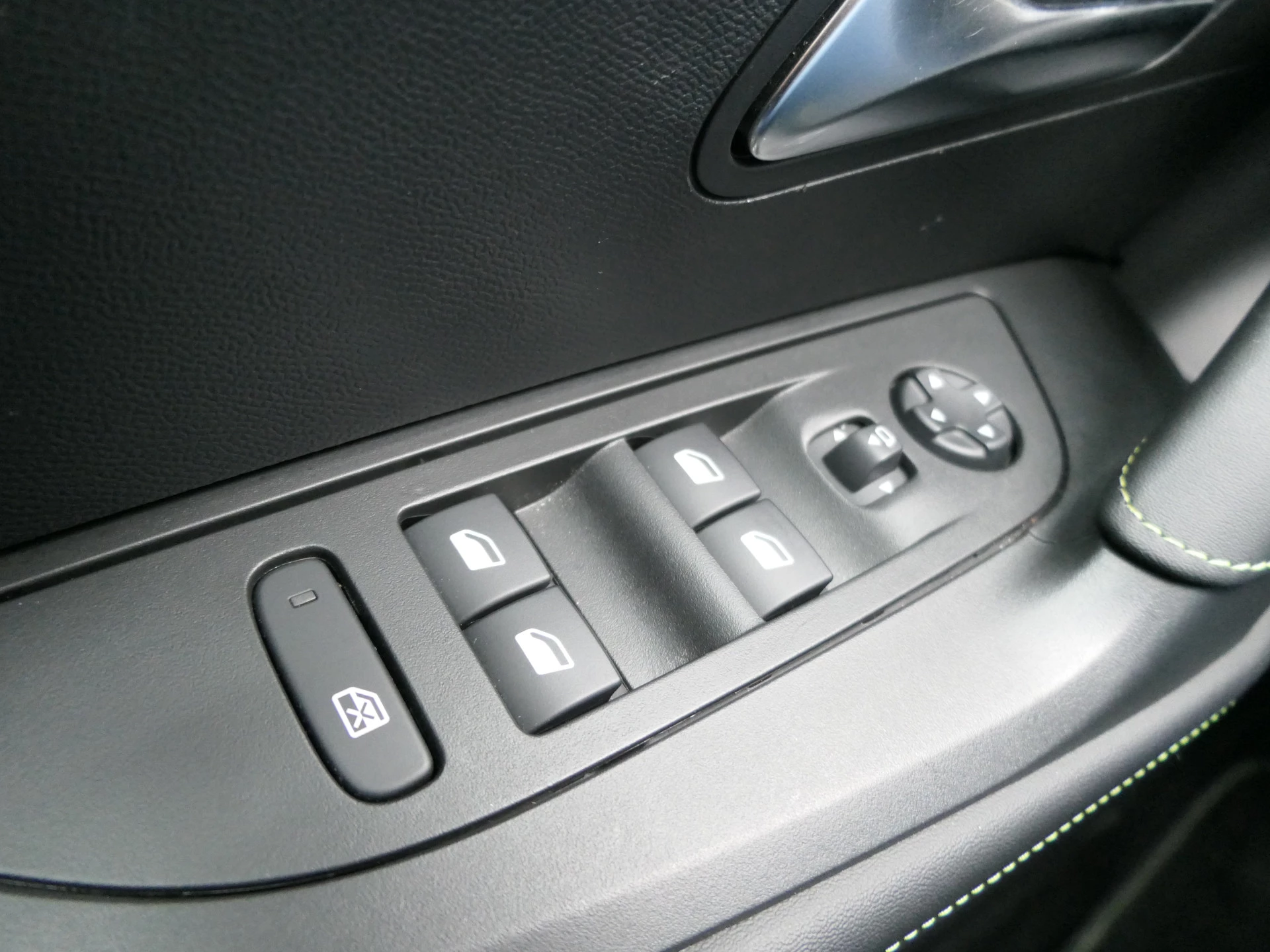 Hoofdafbeelding Peugeot e-2008