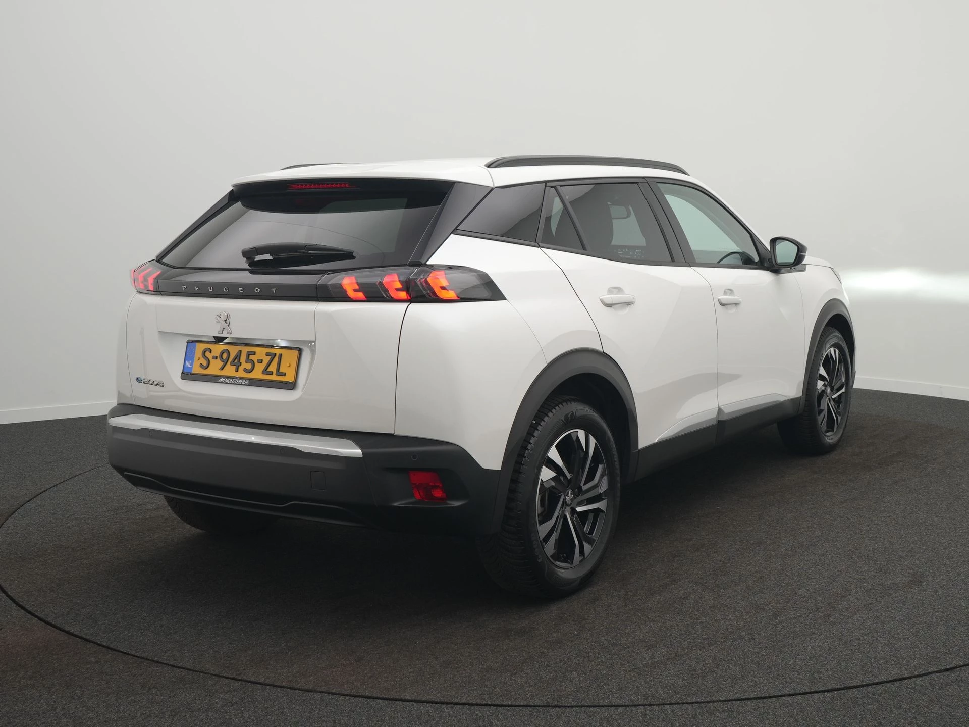 Hoofdafbeelding Peugeot e-2008