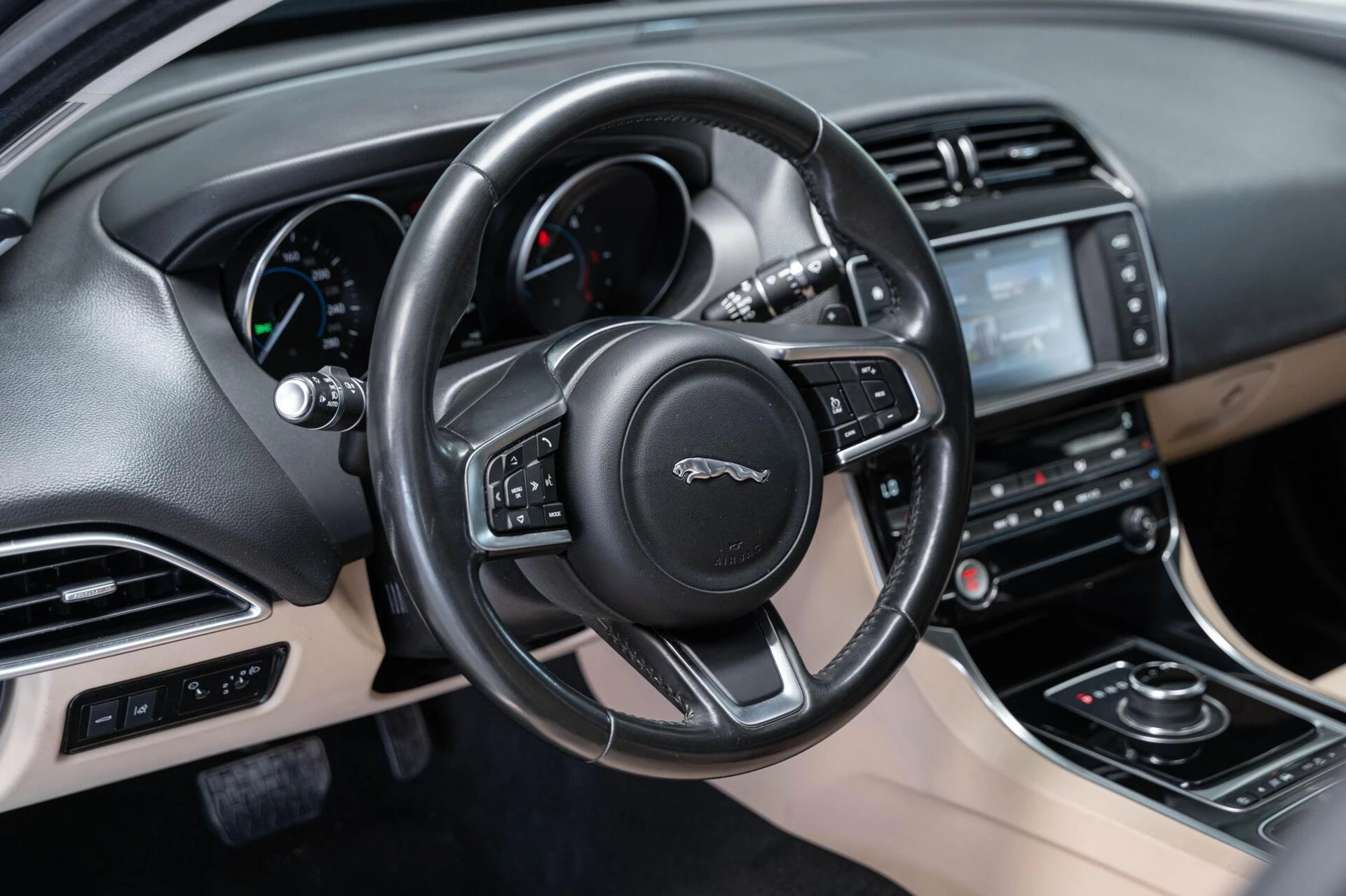 Hoofdafbeelding Jaguar XE