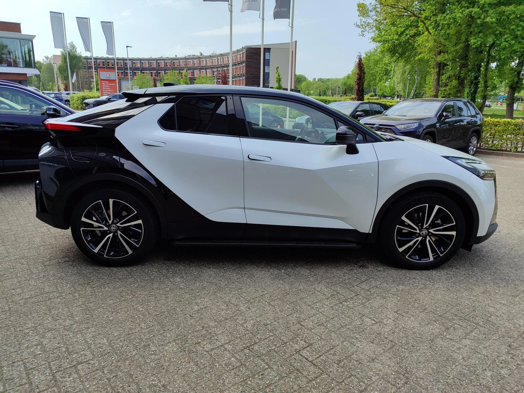 Hoofdafbeelding Toyota C-HR