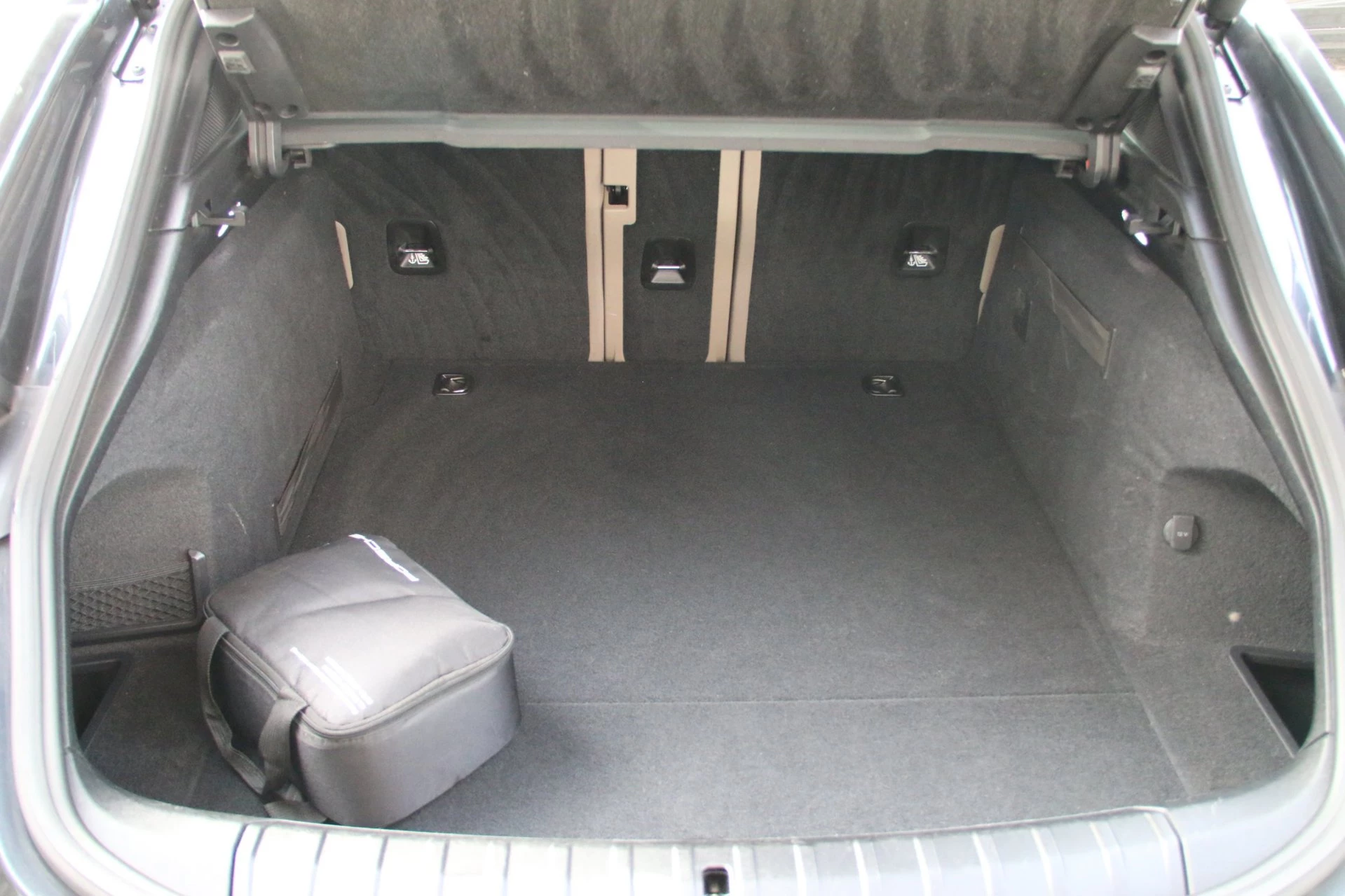 Hoofdafbeelding Porsche Taycan