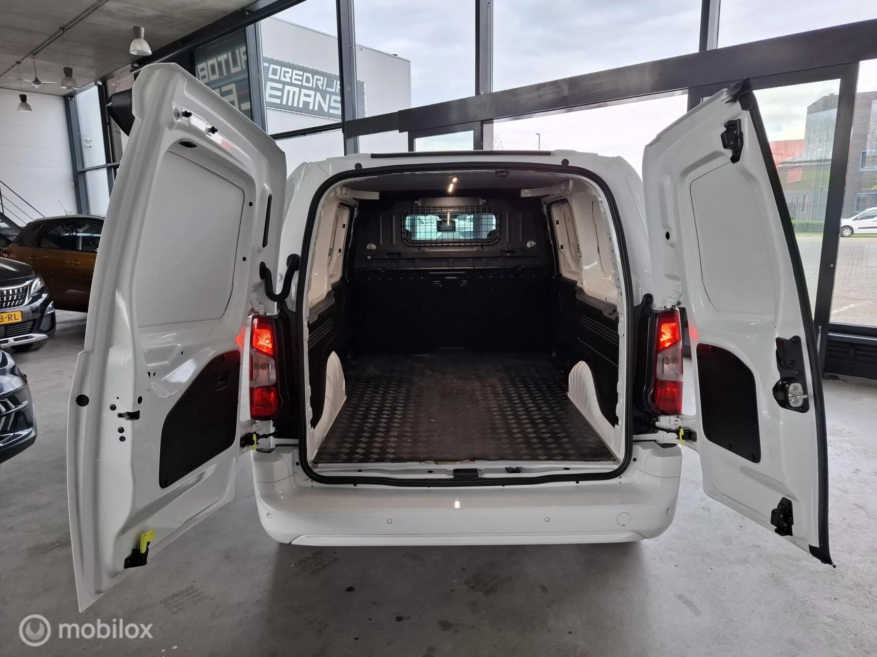 Hoofdafbeelding Peugeot Partner