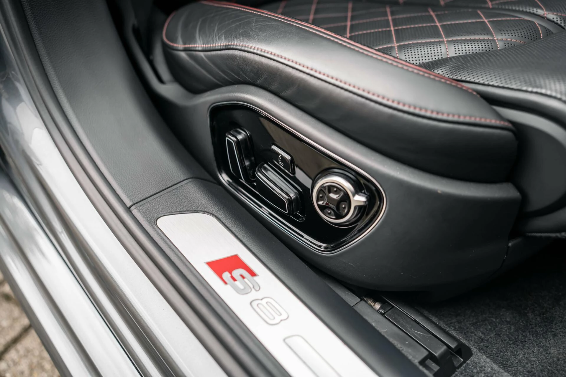 Hoofdafbeelding Audi S8