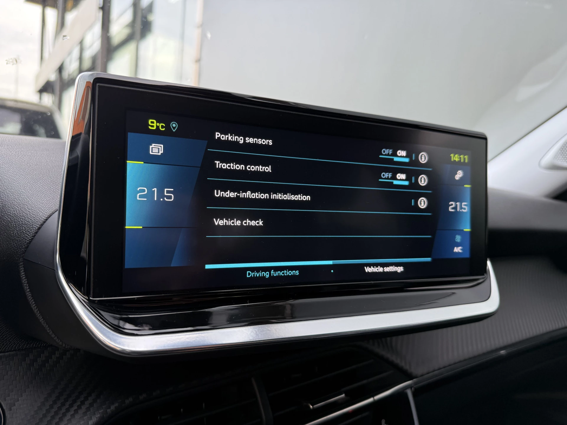 Hoofdafbeelding Peugeot e-2008