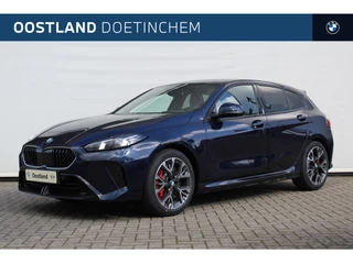 Hoofdafbeelding BMW 1 Serie BMW 1 Serie 120 M Sport Automaat / Panoramadak / Sportstoelen / M Adaptief onderstel / Head-Up / Parking Assistant Plus / Stuurverwarming / Comfort Access