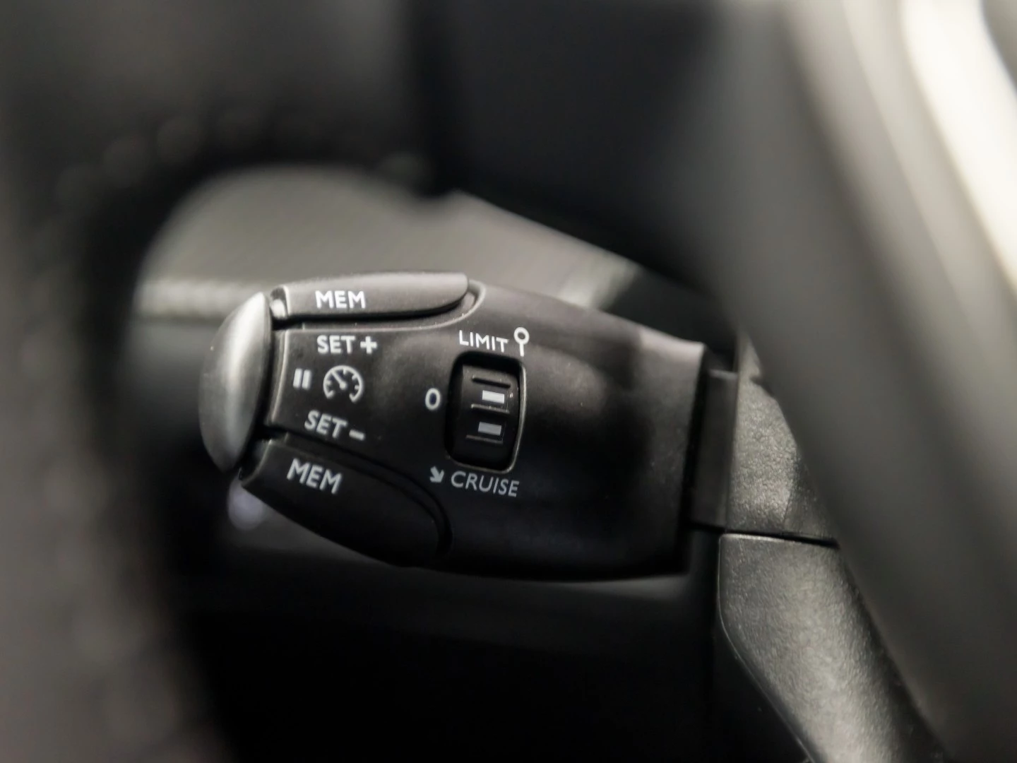 Hoofdafbeelding Peugeot e-2008