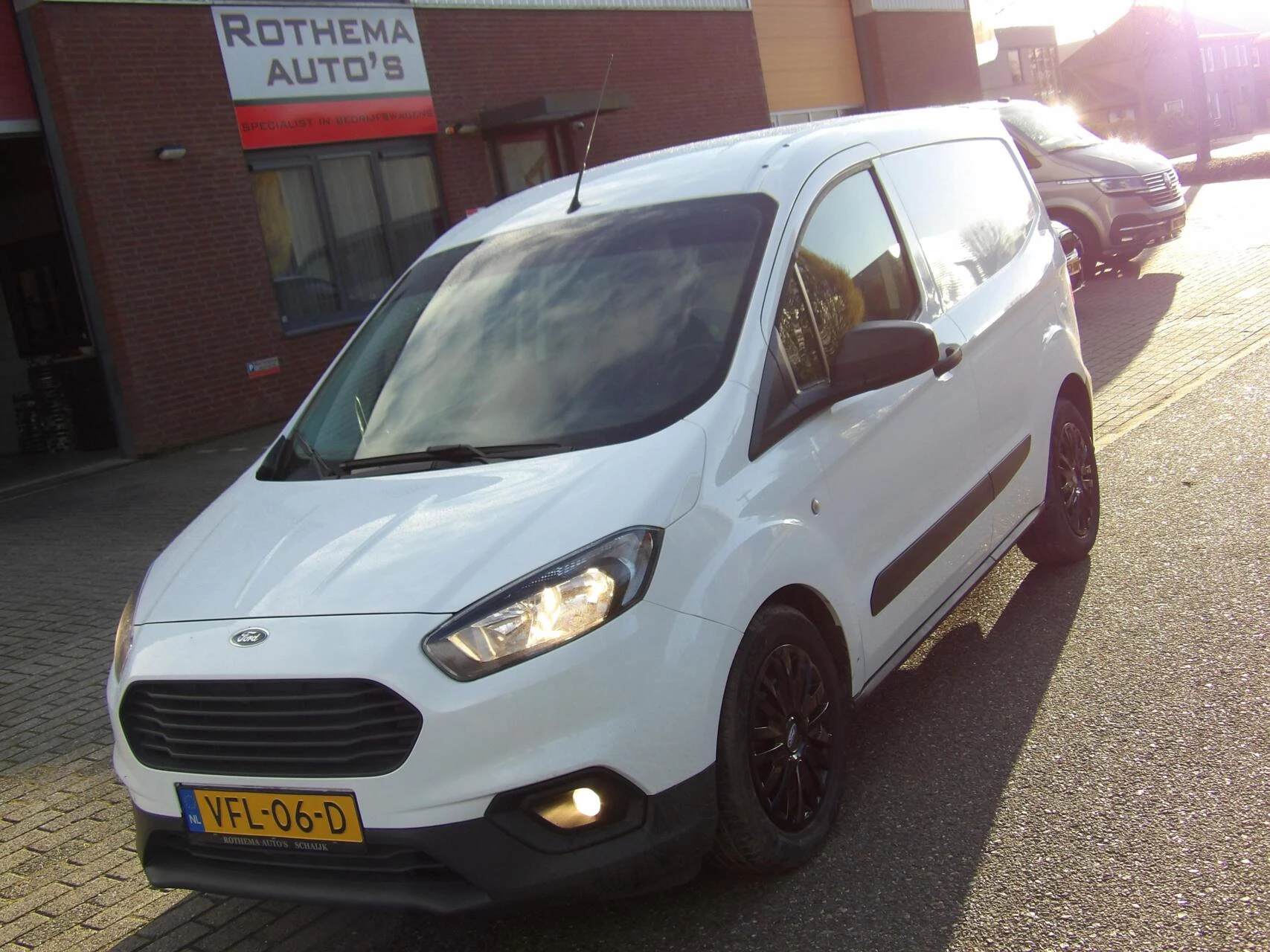 Hoofdafbeelding Ford Transit Courier