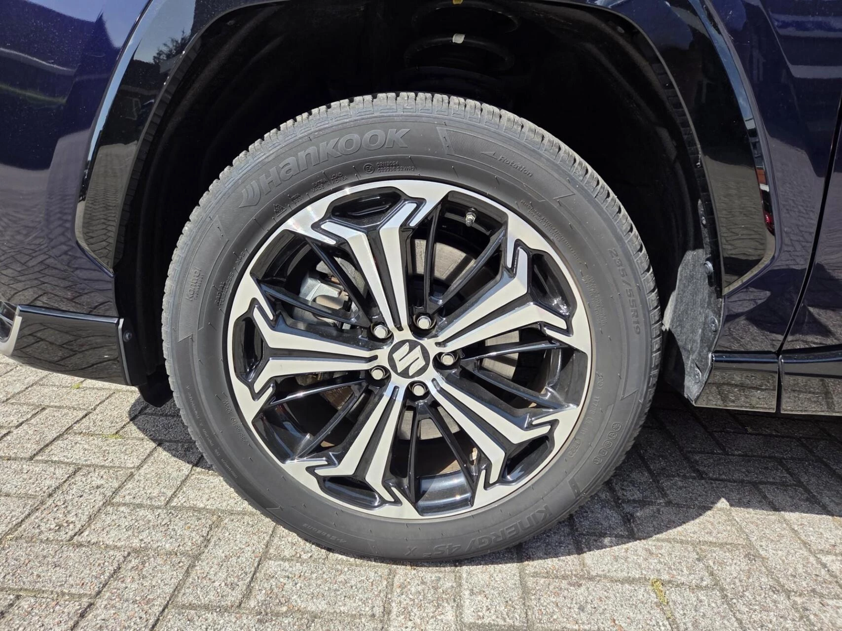 Hoofdafbeelding Suzuki Across