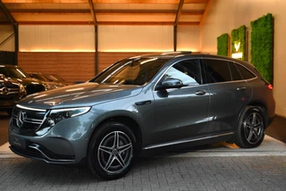 Hoofdafbeelding Mercedes-Benz EQC Mercedes-Benz EQC 400 4MATIC Premium Plus 80 kWh AMG - Memory - Distronic - Schuifdak - Keyless Entry - HUD - Ambiance Verlichting