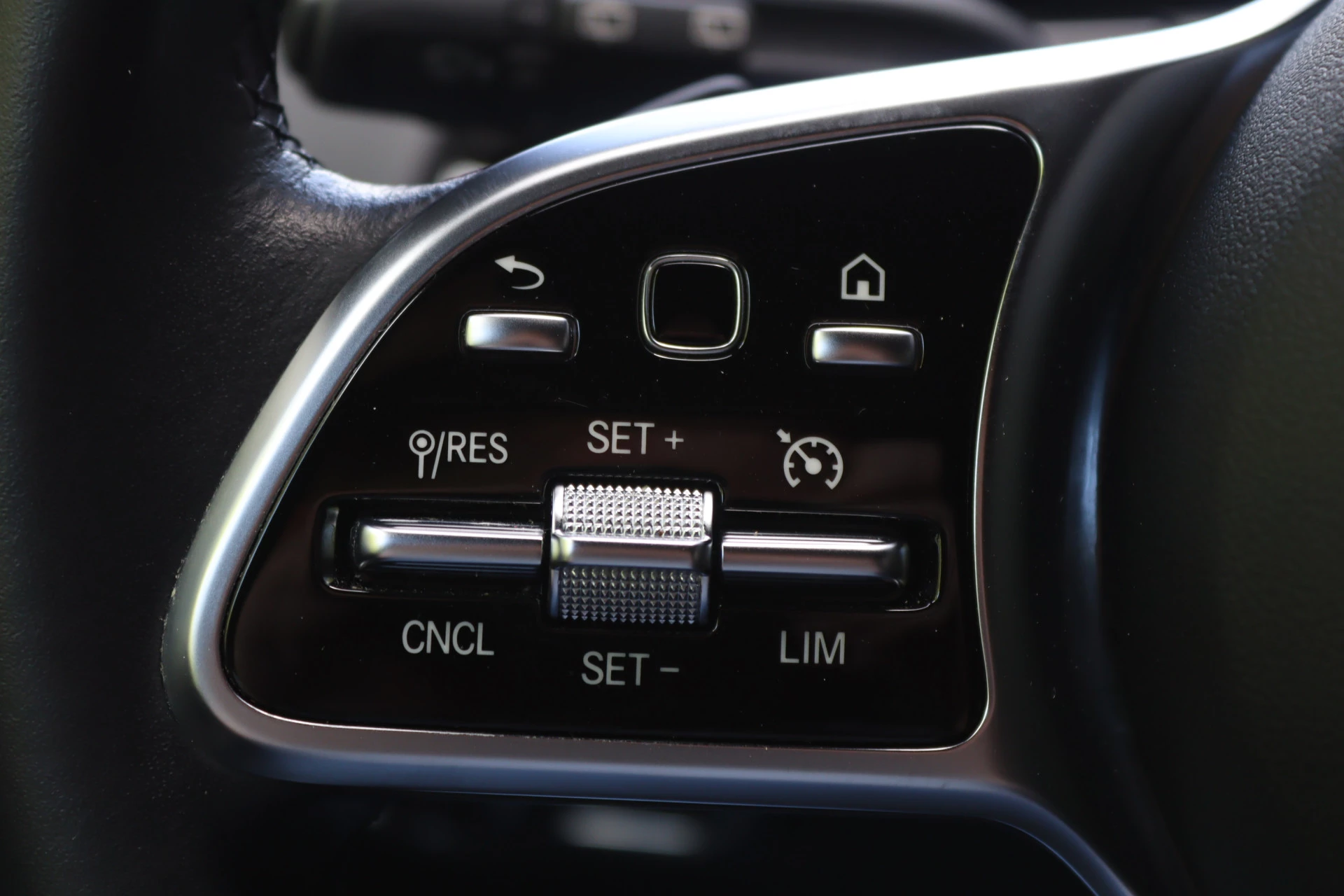 Hoofdafbeelding Mercedes-Benz EQA