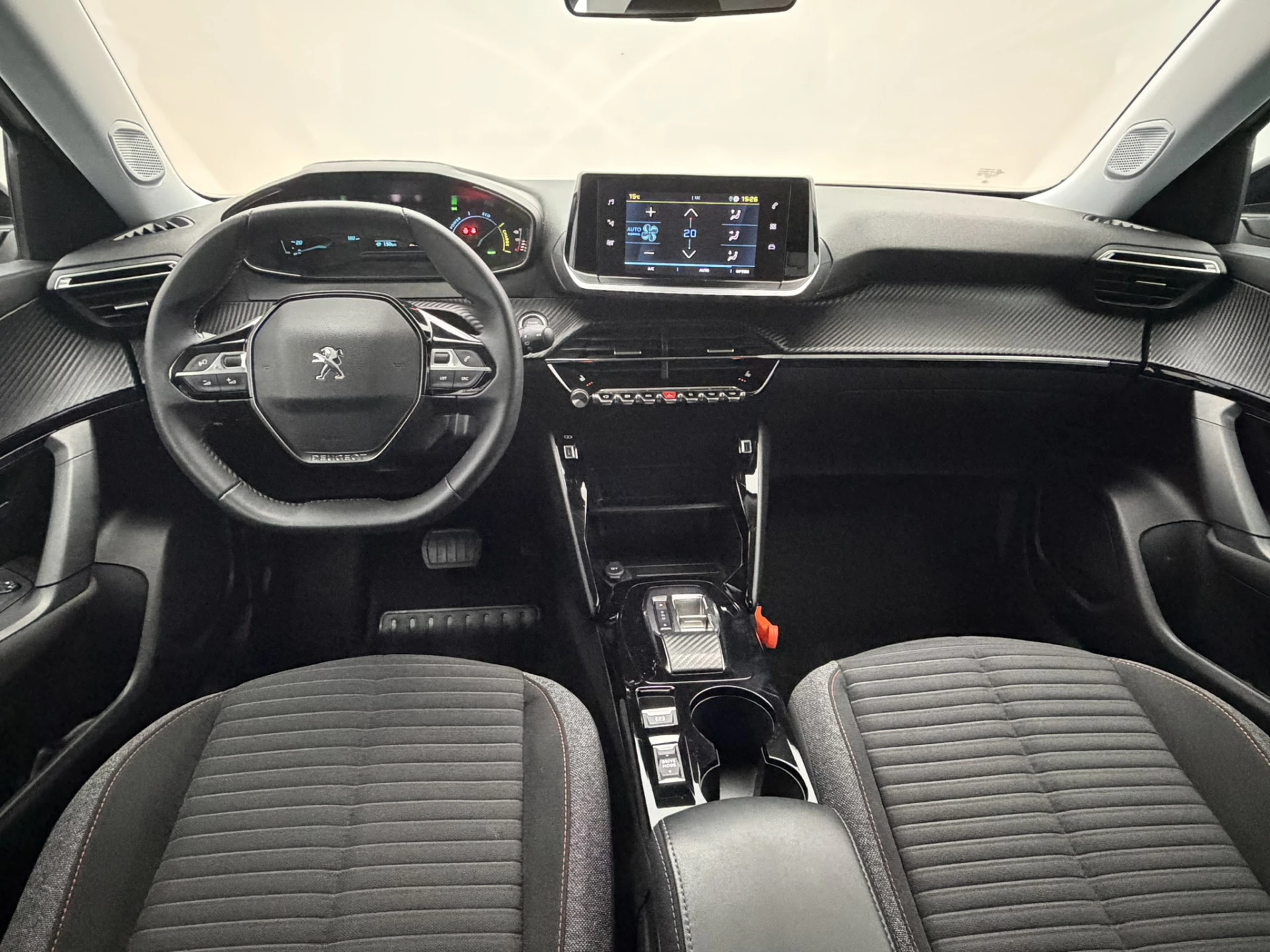 Hoofdafbeelding Peugeot e-2008