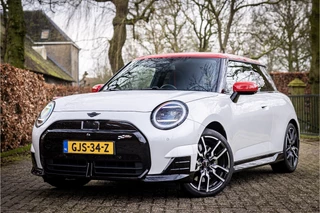 MINI 3-deurs Mini Cooper E JCW Pakket XL Nanuq White Panorama Harman Kardon