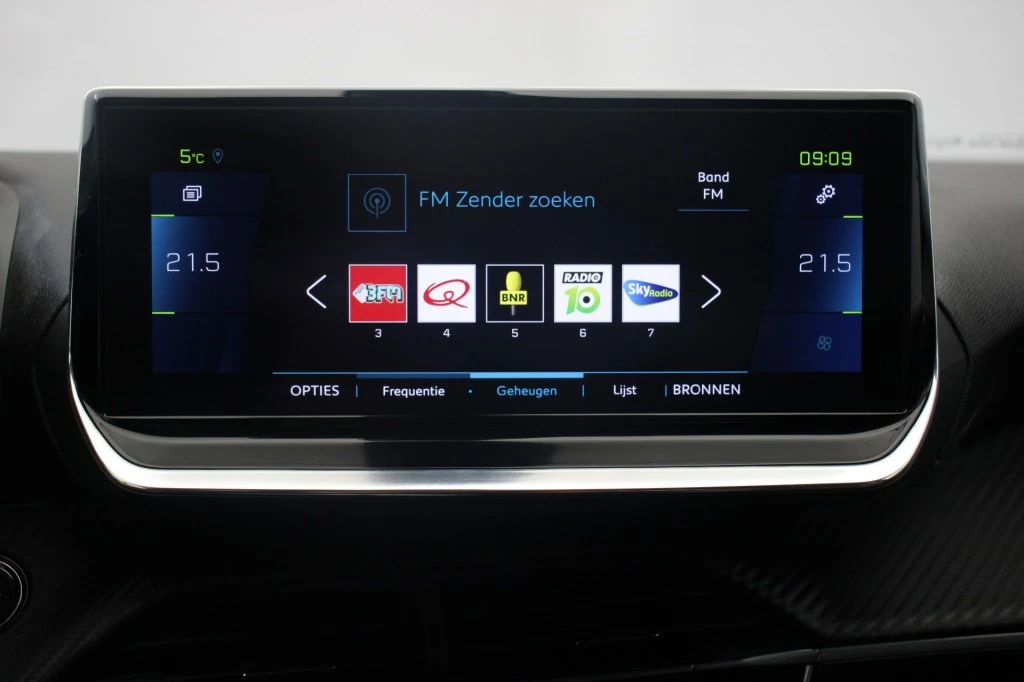 Hoofdafbeelding Peugeot e-2008