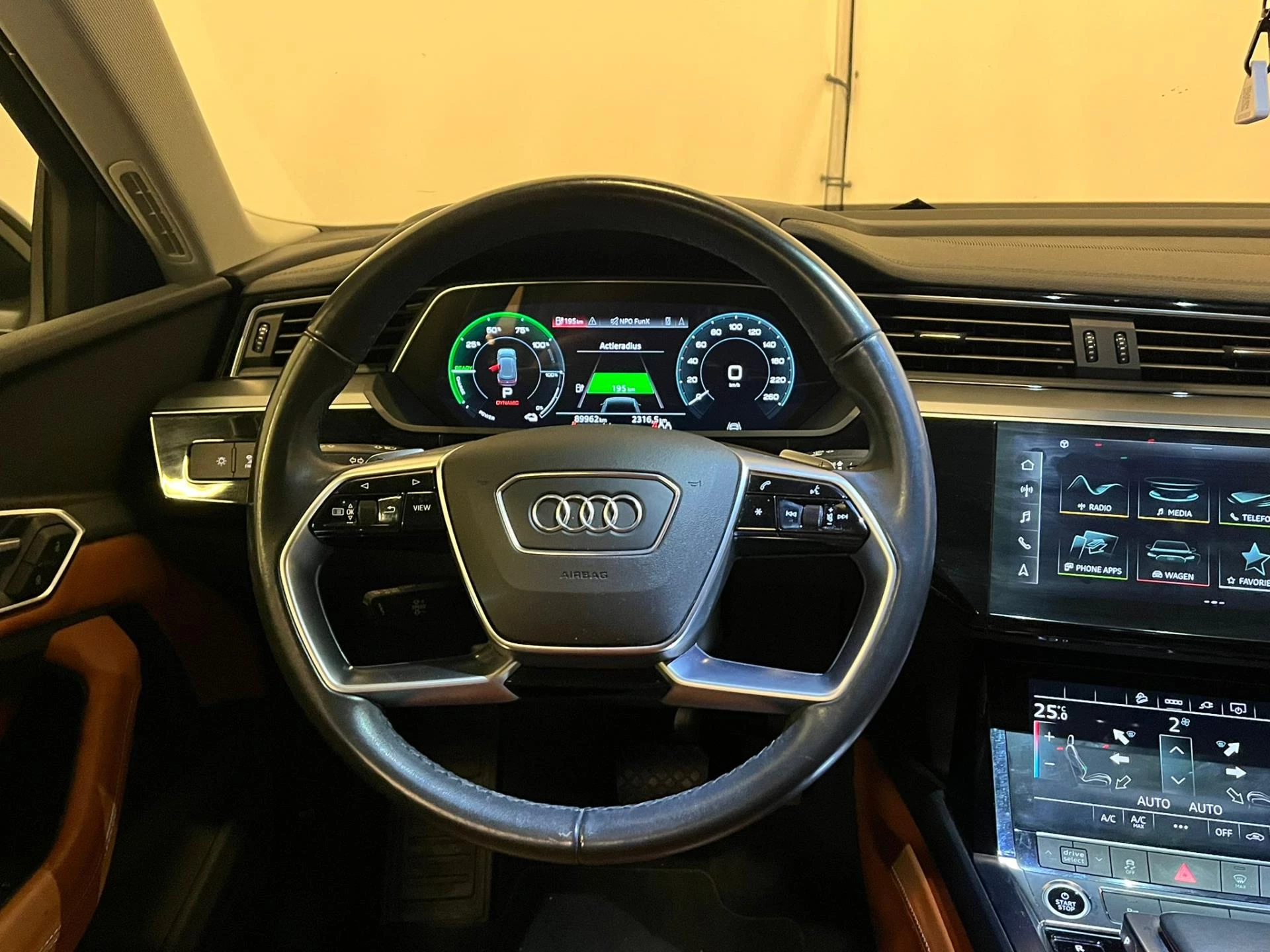 Hoofdafbeelding Audi e-tron