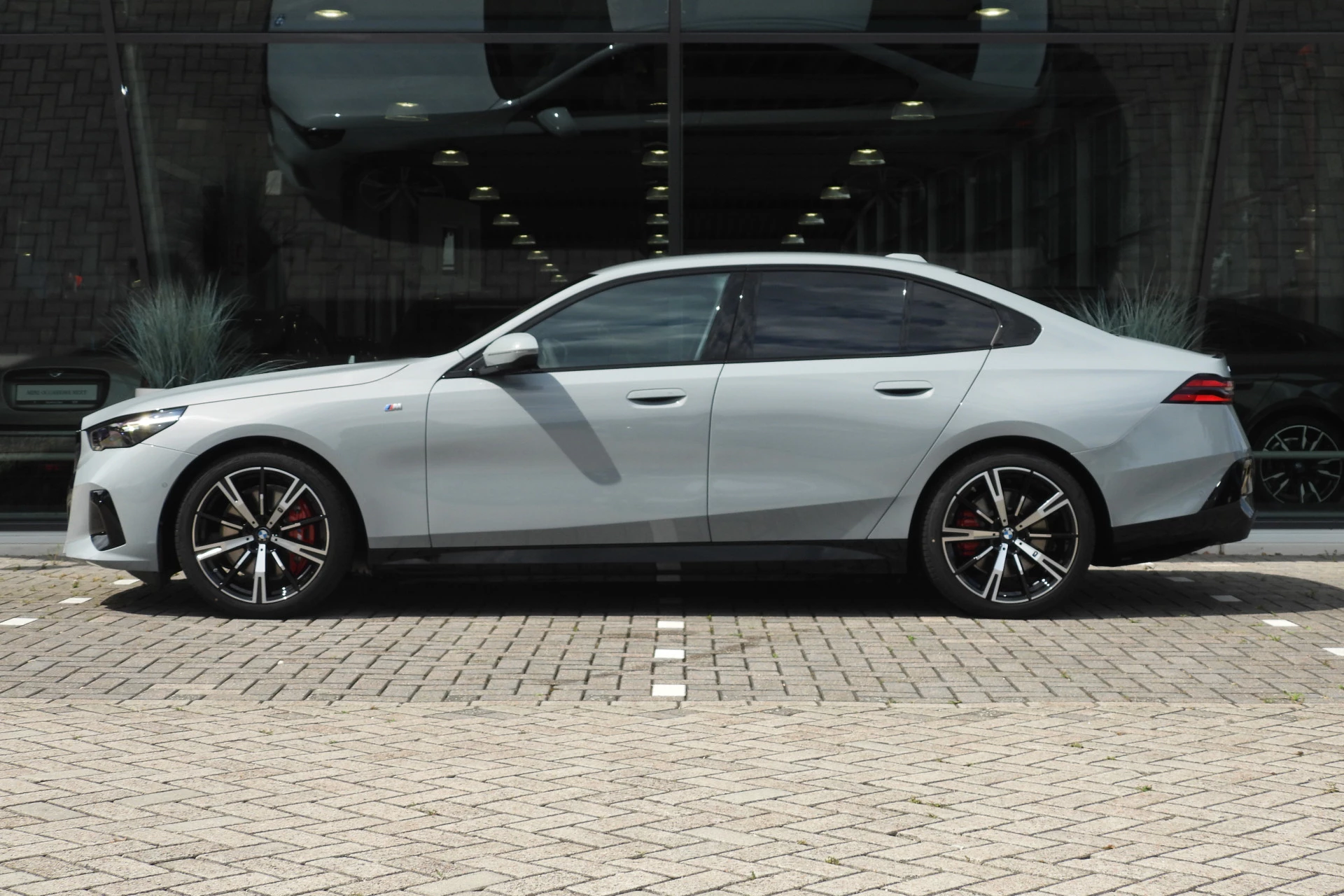 Hoofdafbeelding BMW i5